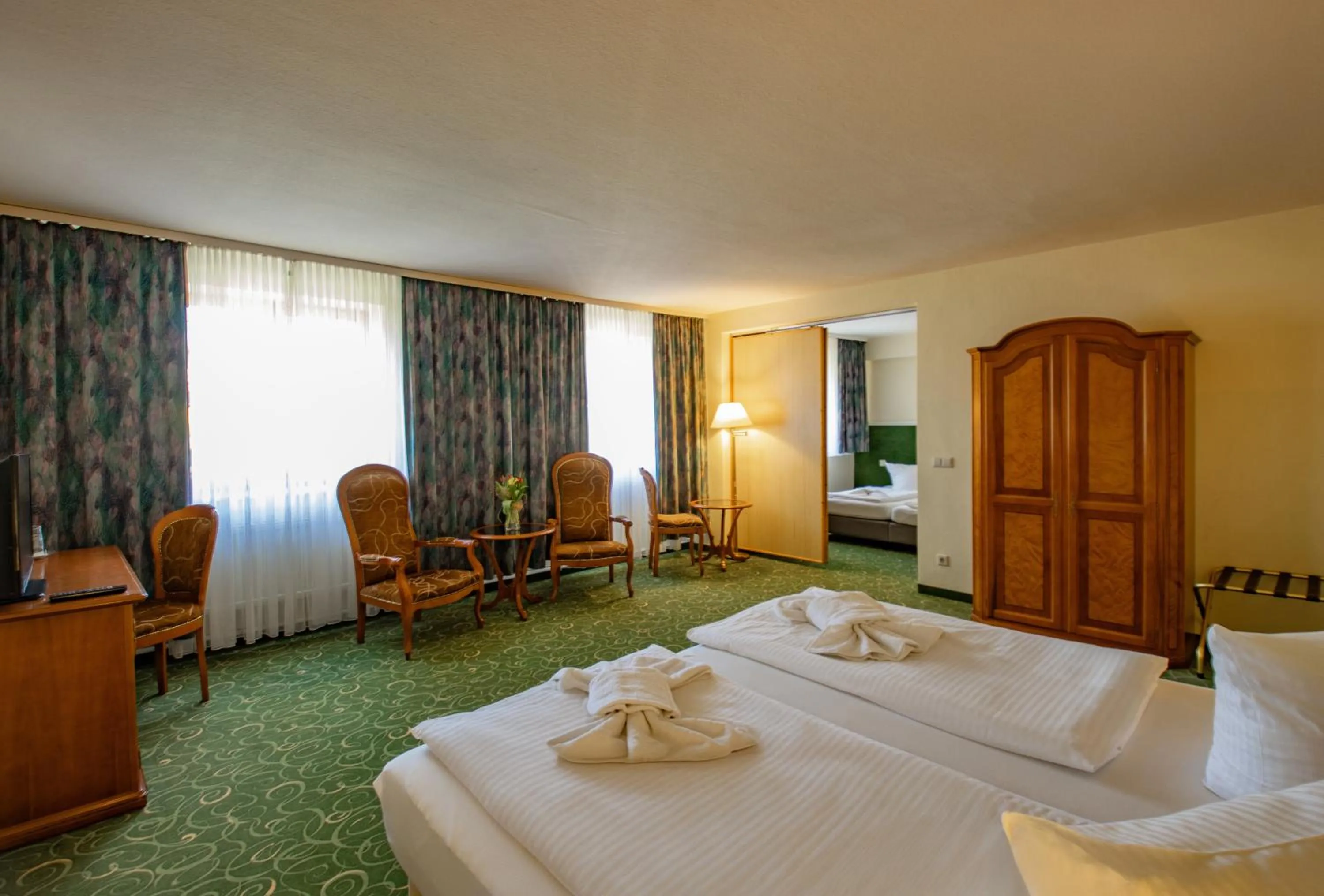 Photo of the whole room, Bed in Erzgebirgshotel Freiberger Höhe