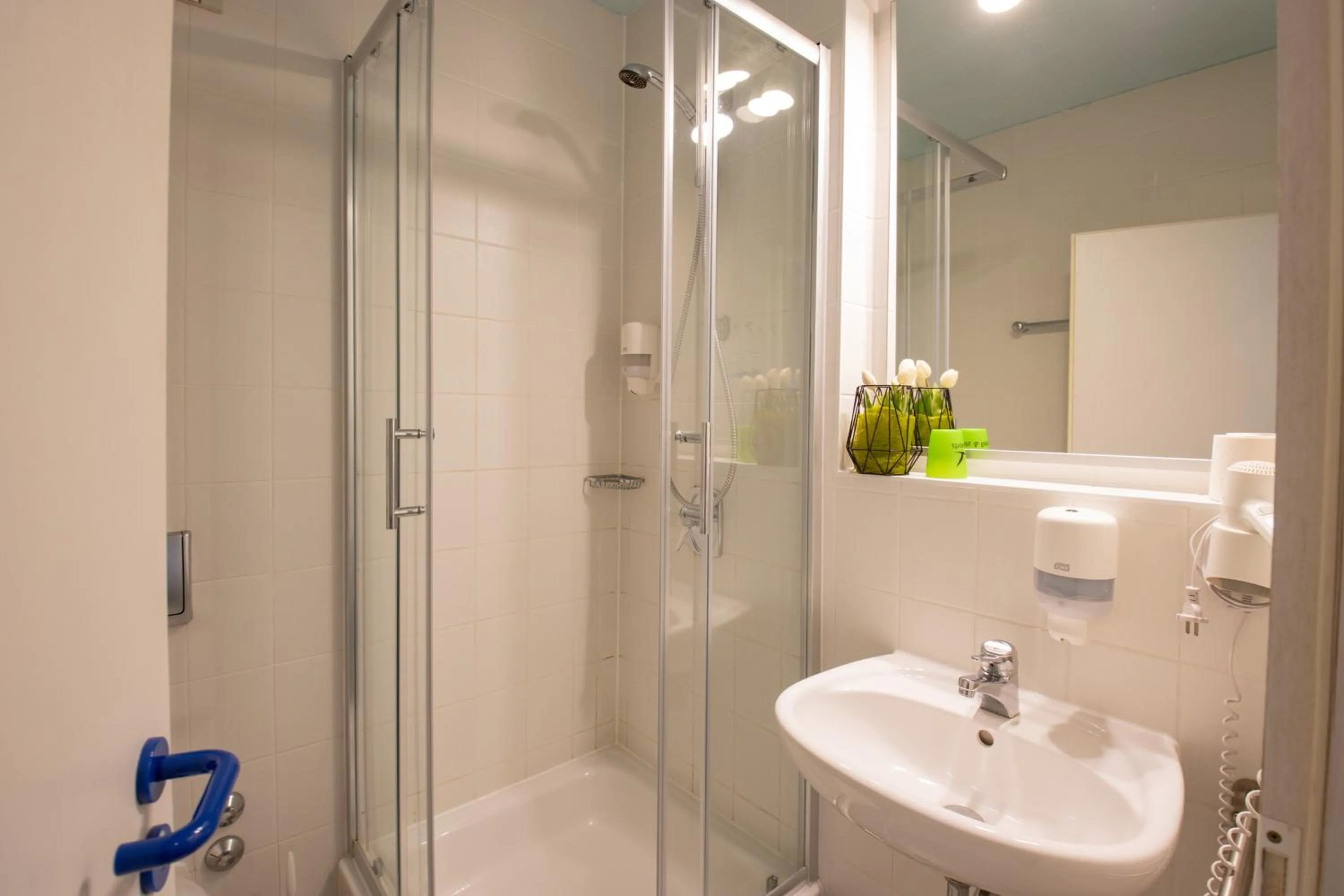 Bathroom in Erzgebirgshotel Freiberger Höhe