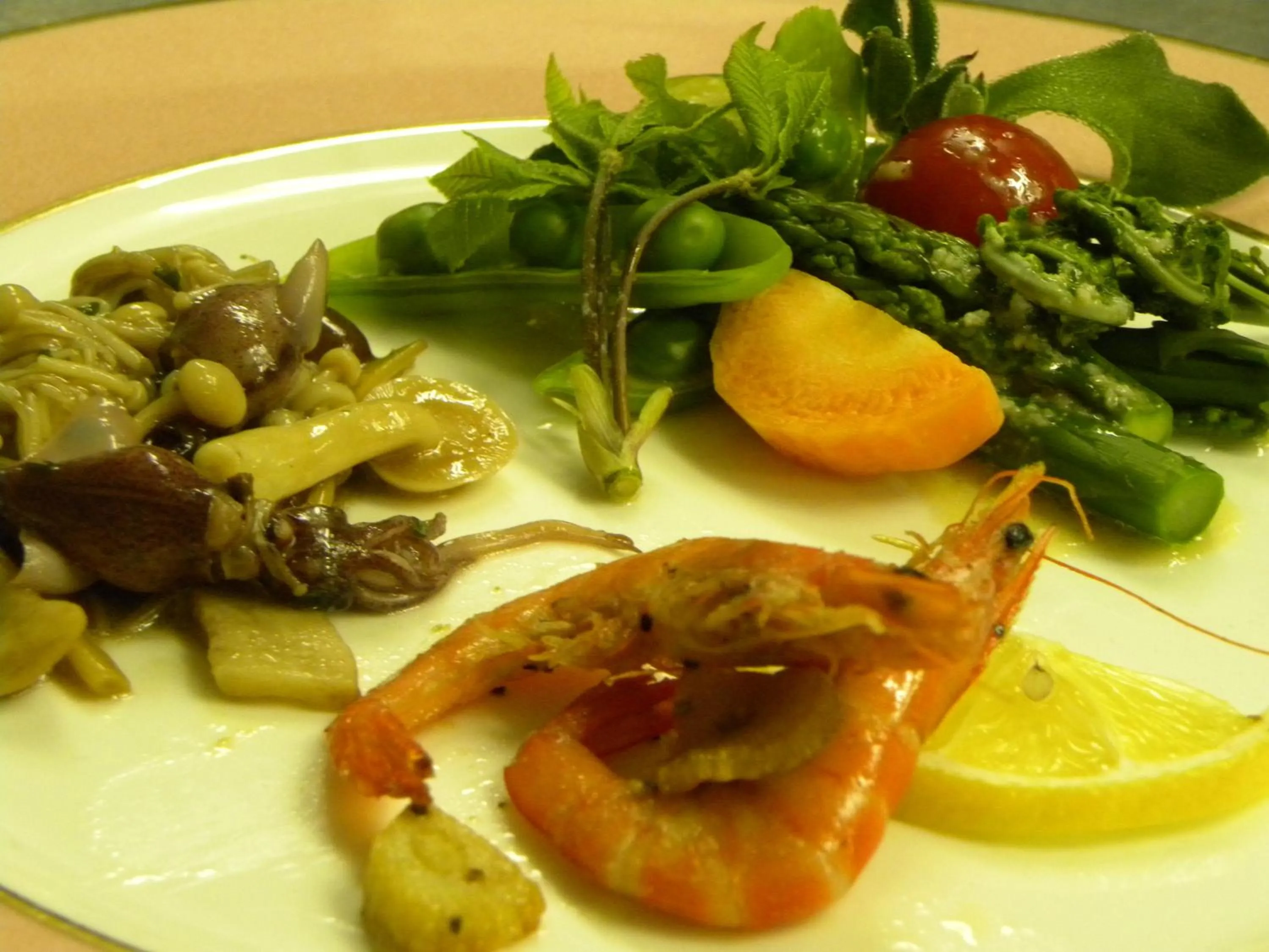 Restaurant/places to eat in Petit Hotel Kazekozou