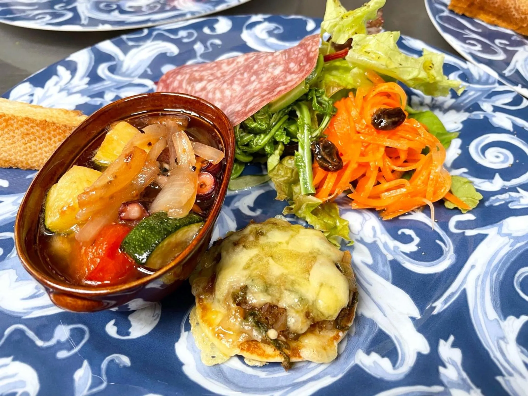 Food and drinks in Petit Hotel Kazekozou