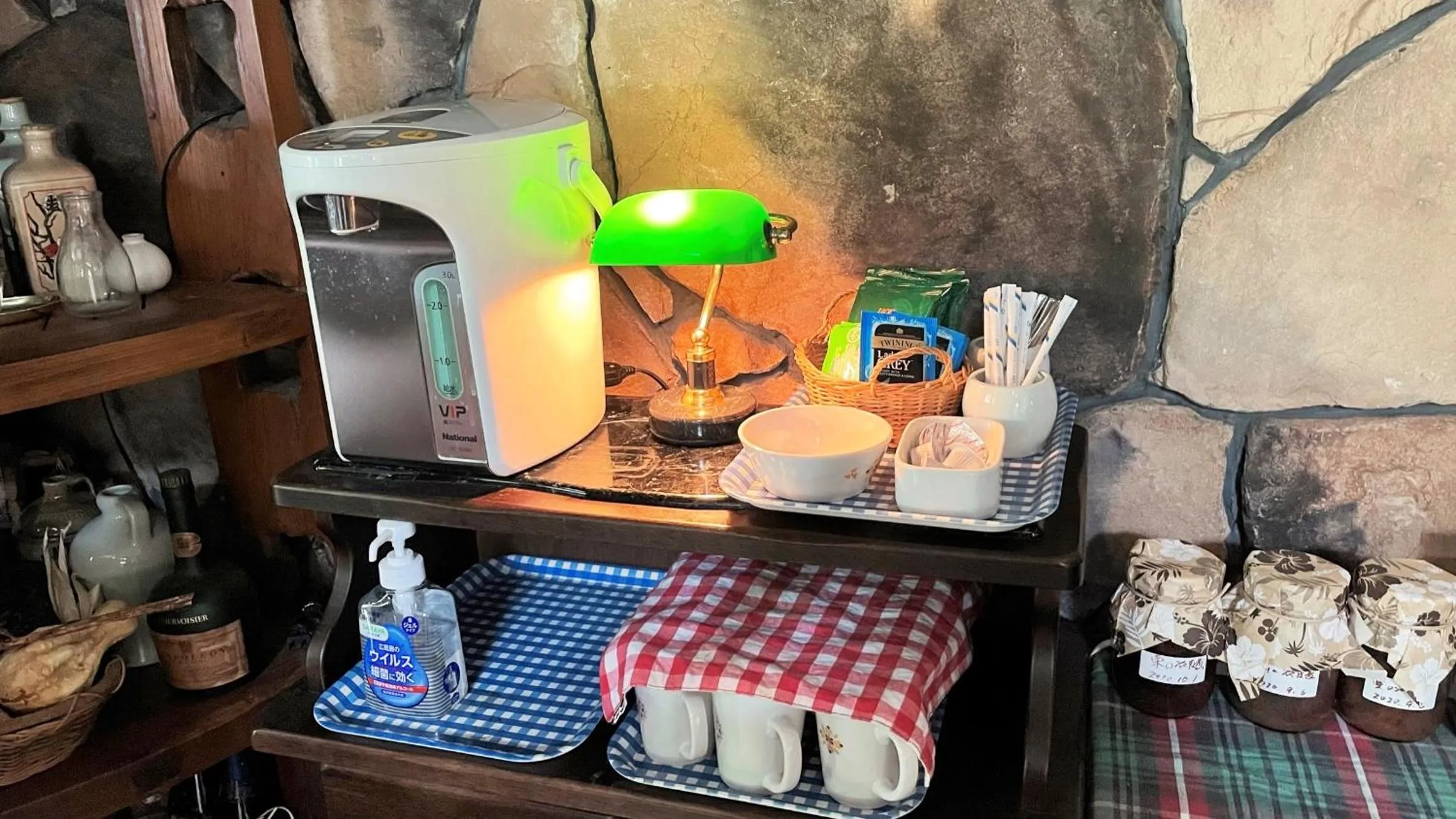 Coffee/tea facilities in Petit Hotel Kazekozou