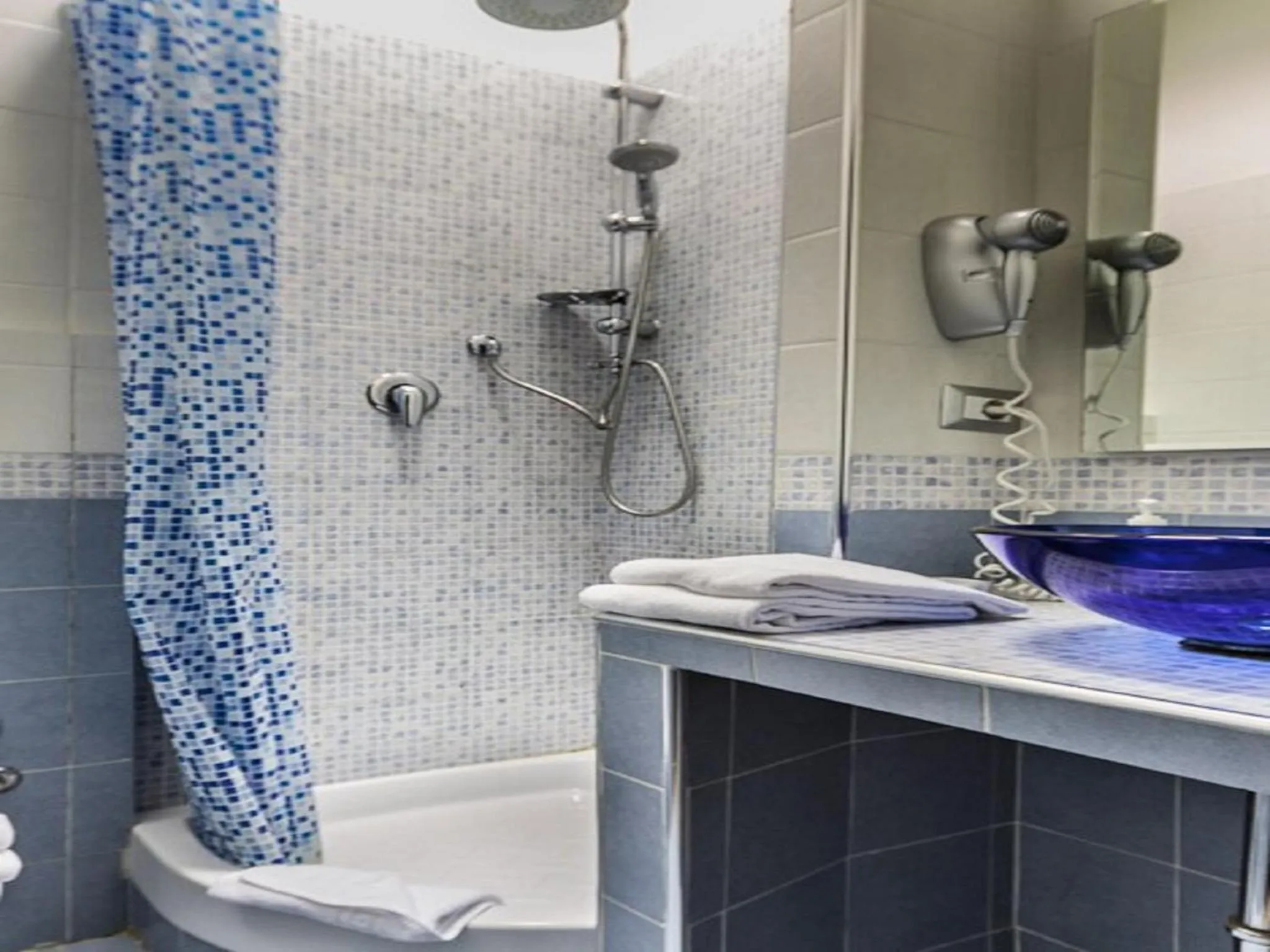 Bathroom in La Lupa in Trastevere