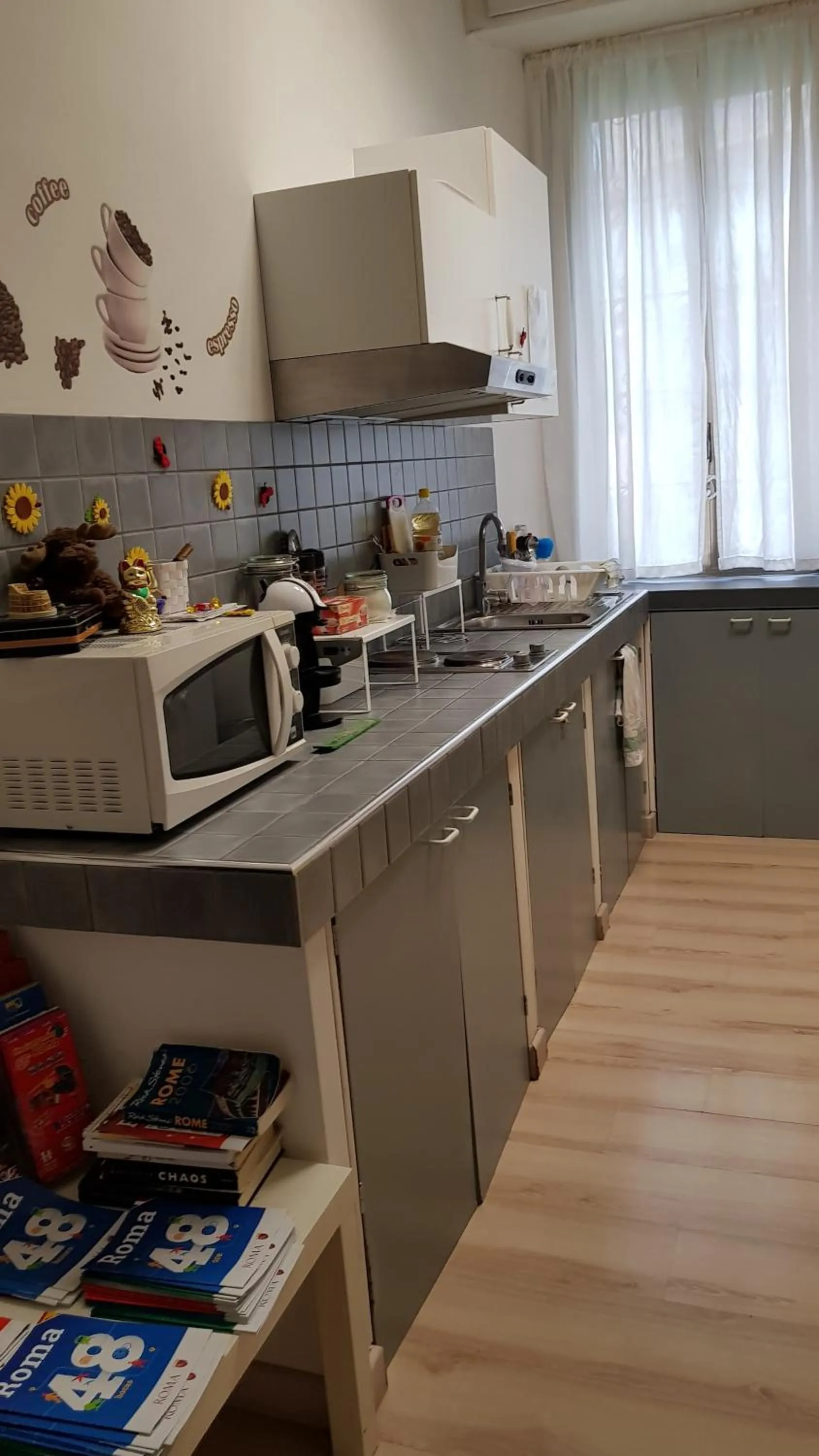 Communal kitchen in La Lupa in Trastevere