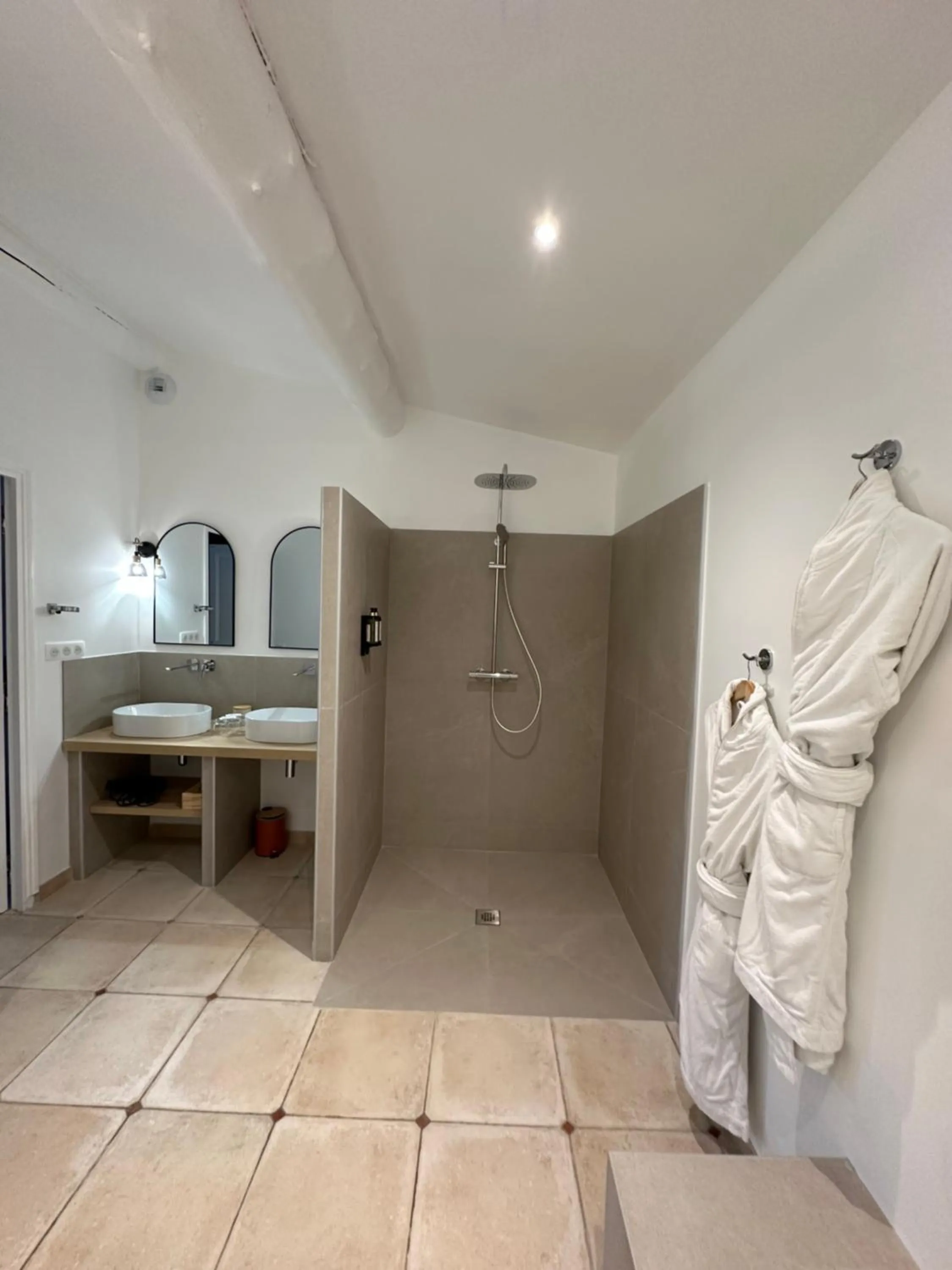 Shower in Mas des Romarins, The Originals Relais