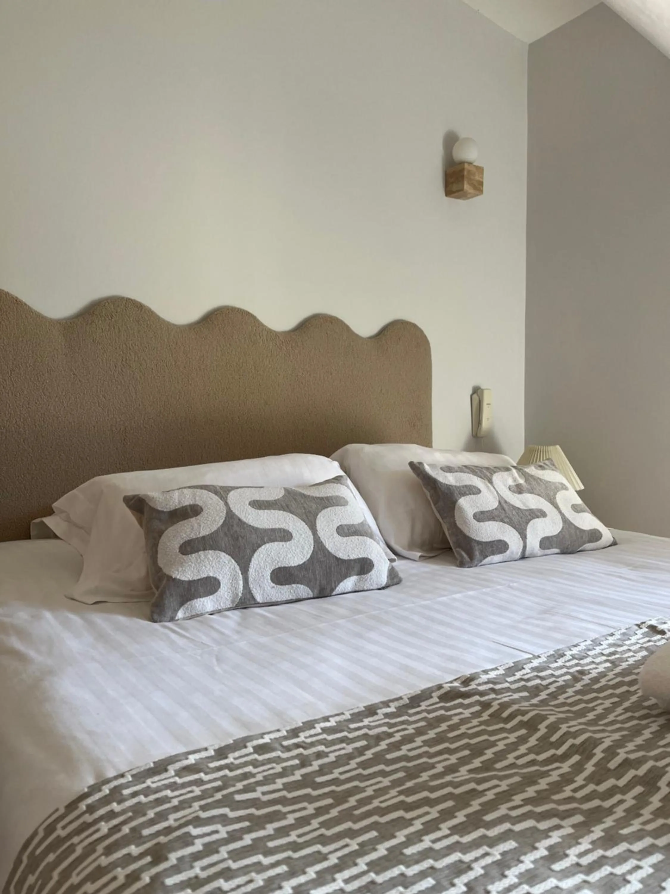 Bed in Mas des Romarins, The Originals Relais