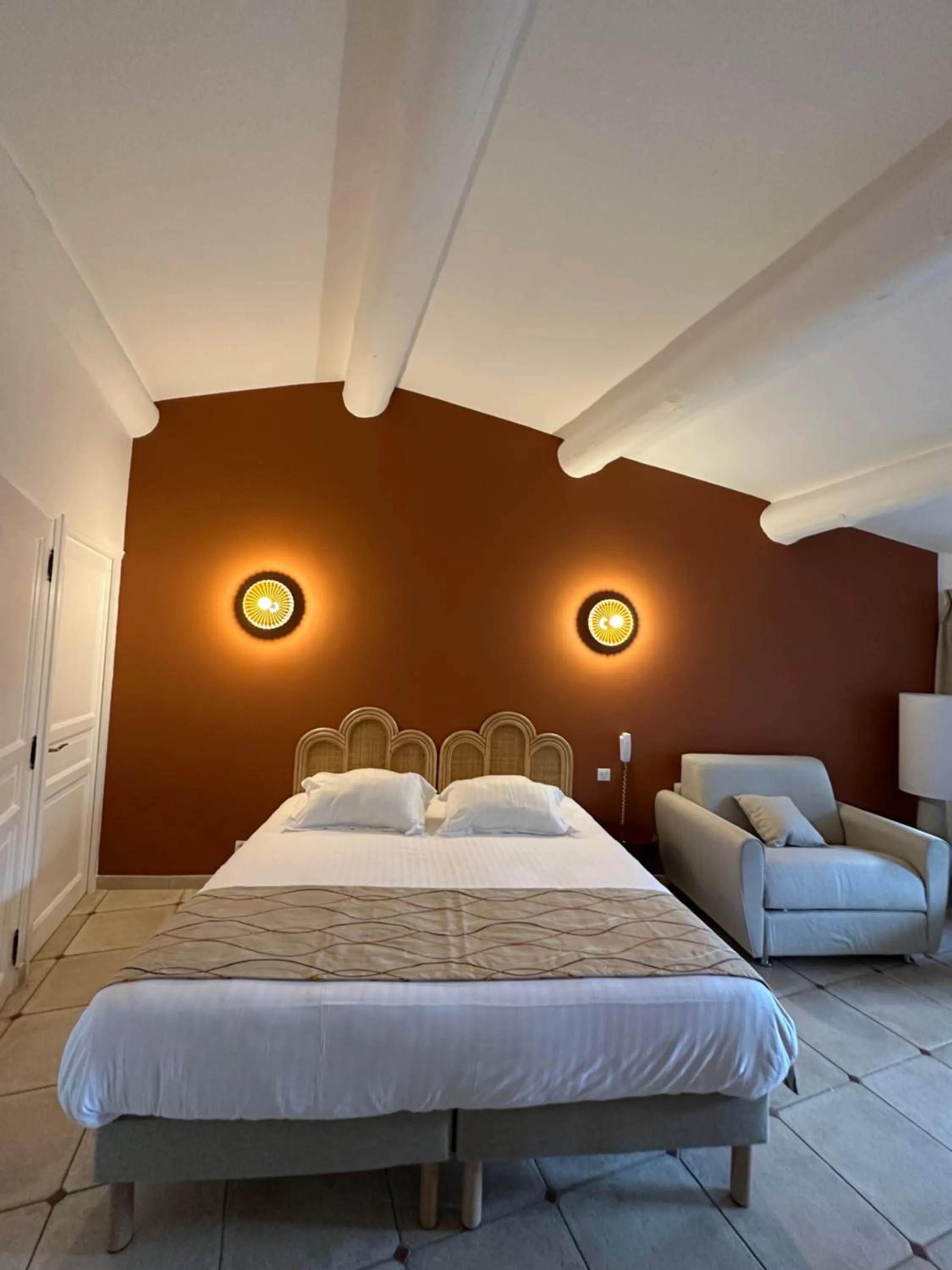 Bed in Mas des Romarins, The Originals Relais