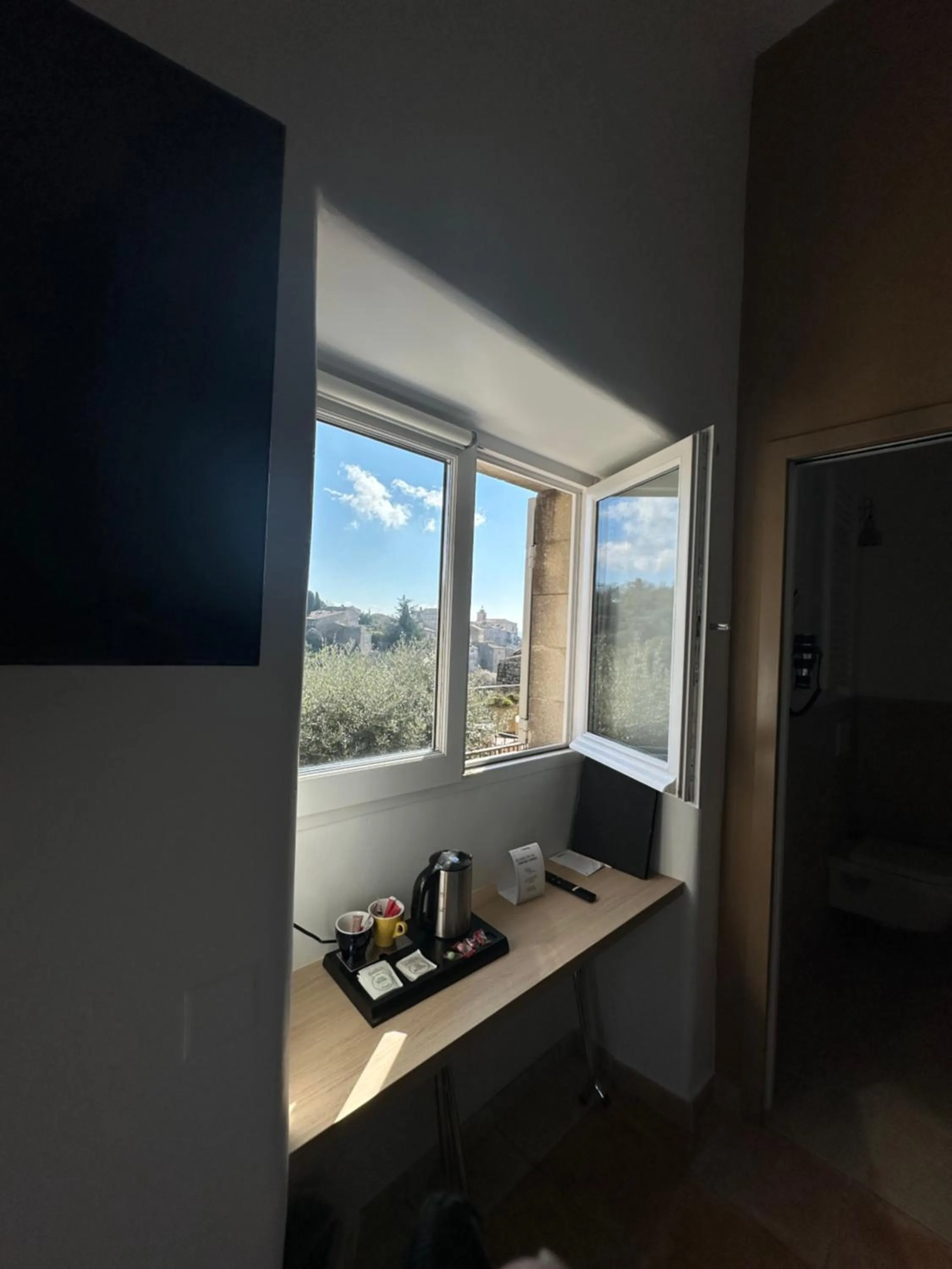 TV and multimedia in Mas des Romarins, The Originals Relais