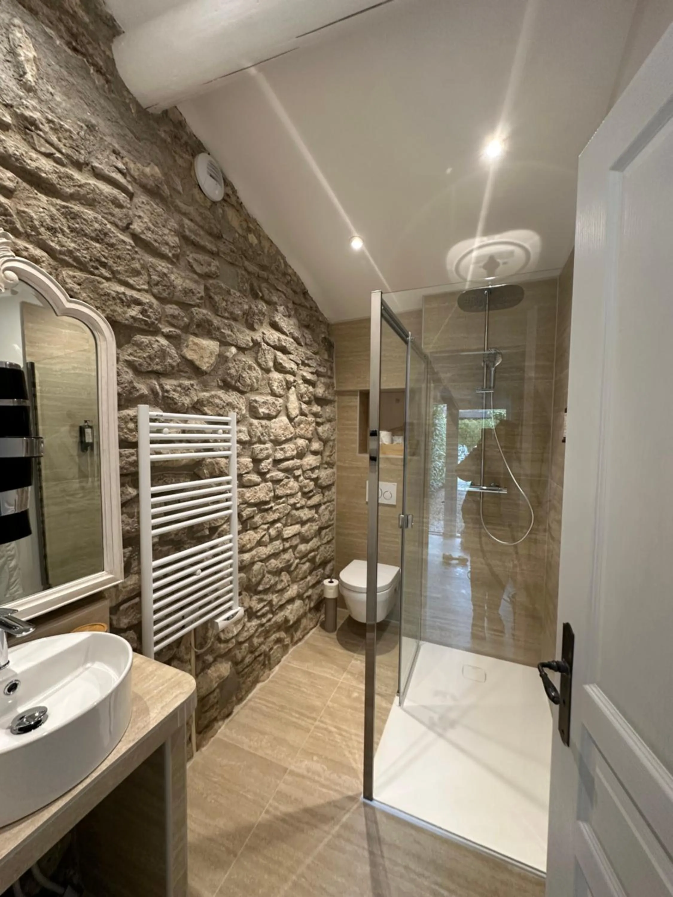 Shower in Mas des Romarins, The Originals Relais