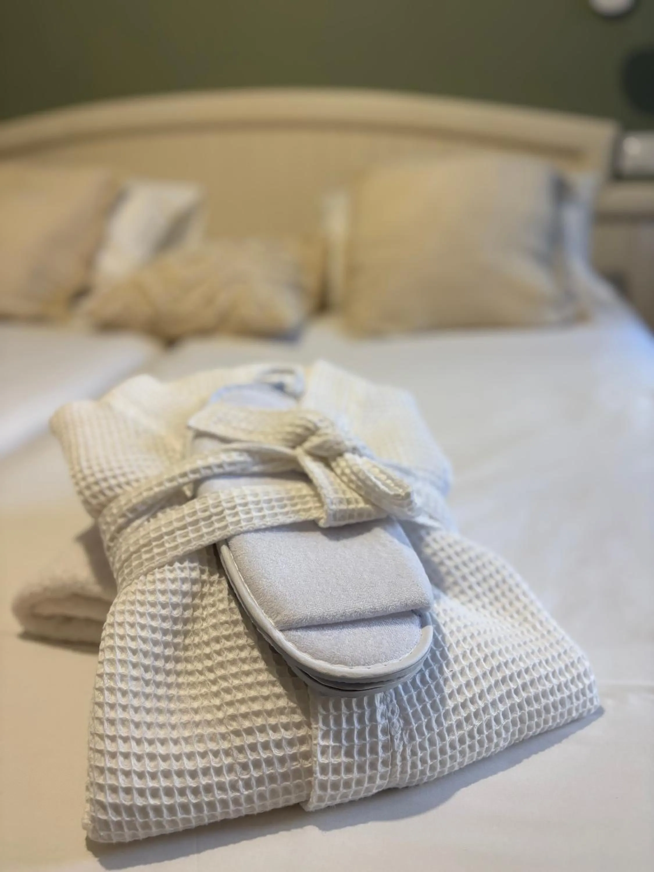 Bedroom, Bed in Garden Hotel Rennes Centre Gare