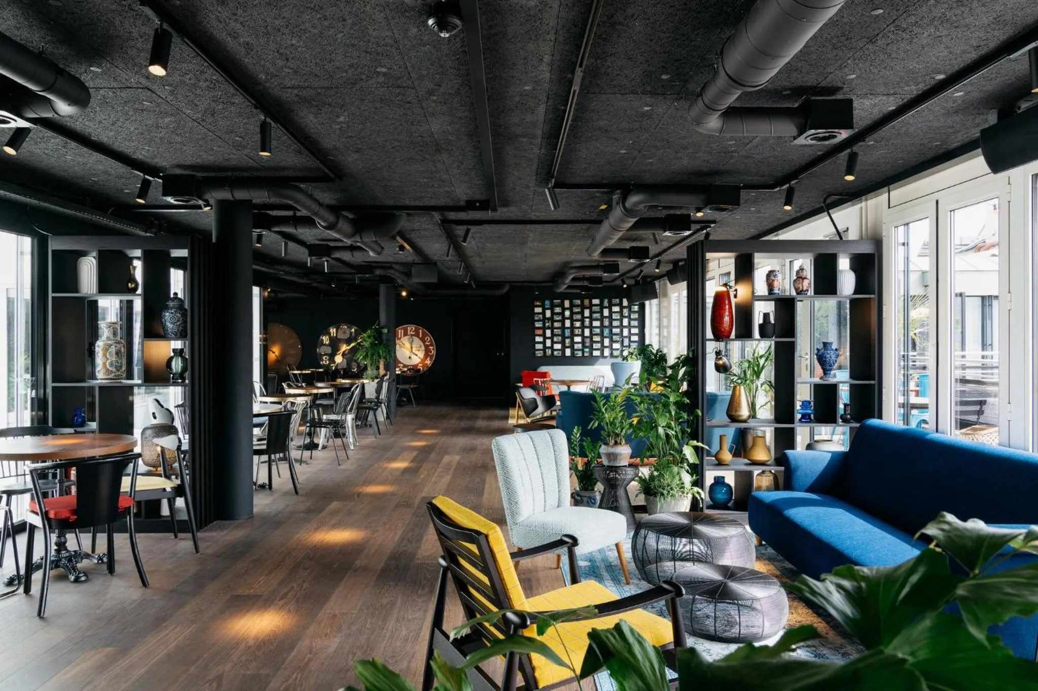 Lounge or bar in Ruby Claire Hotel Geneva