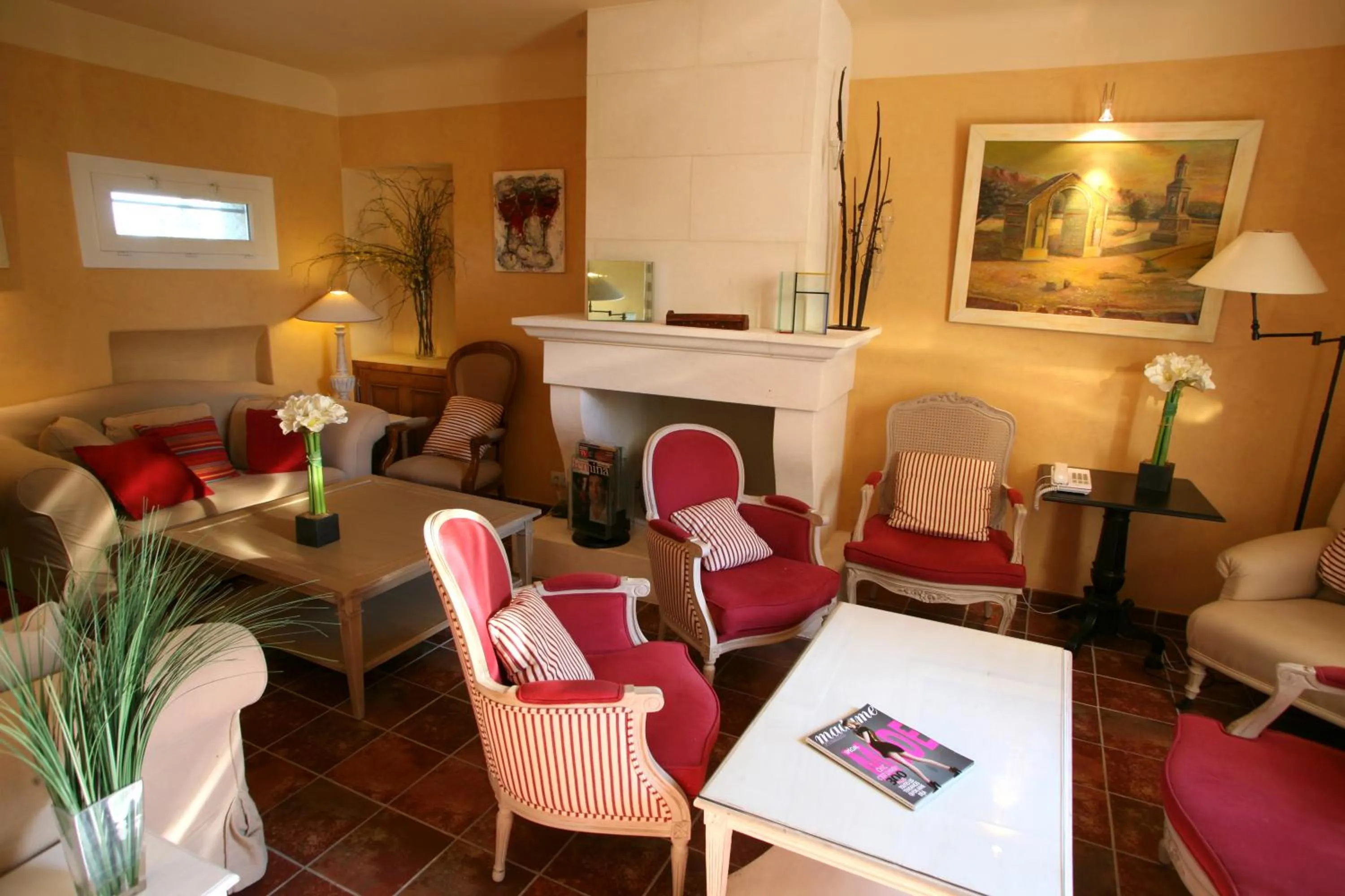 Lounge or bar in Mas des Carassins