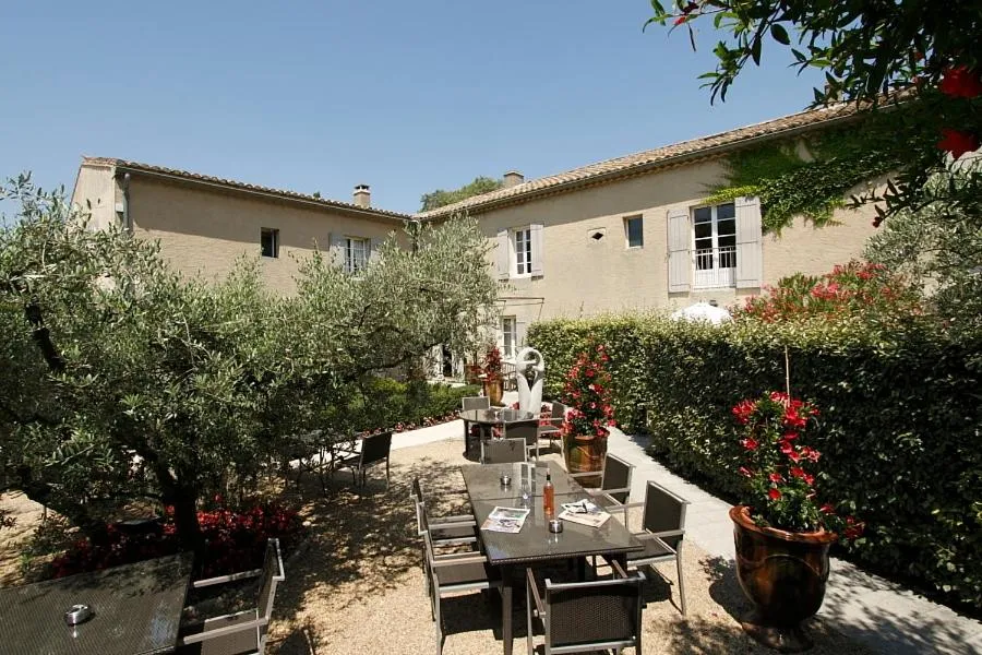 Facade/entrance in Mas des Carassins