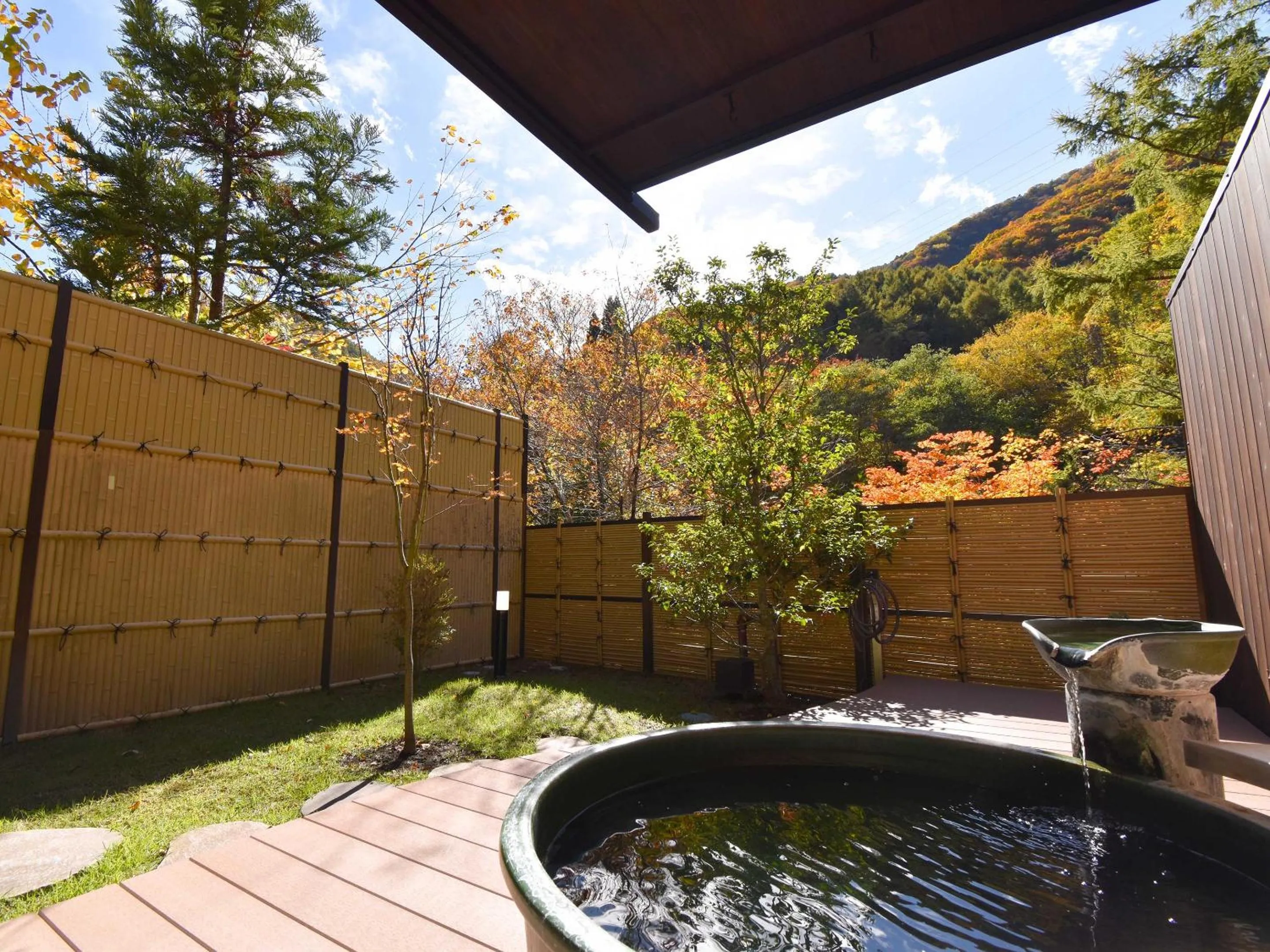 Photo of the whole room in Keiryuso Siorie