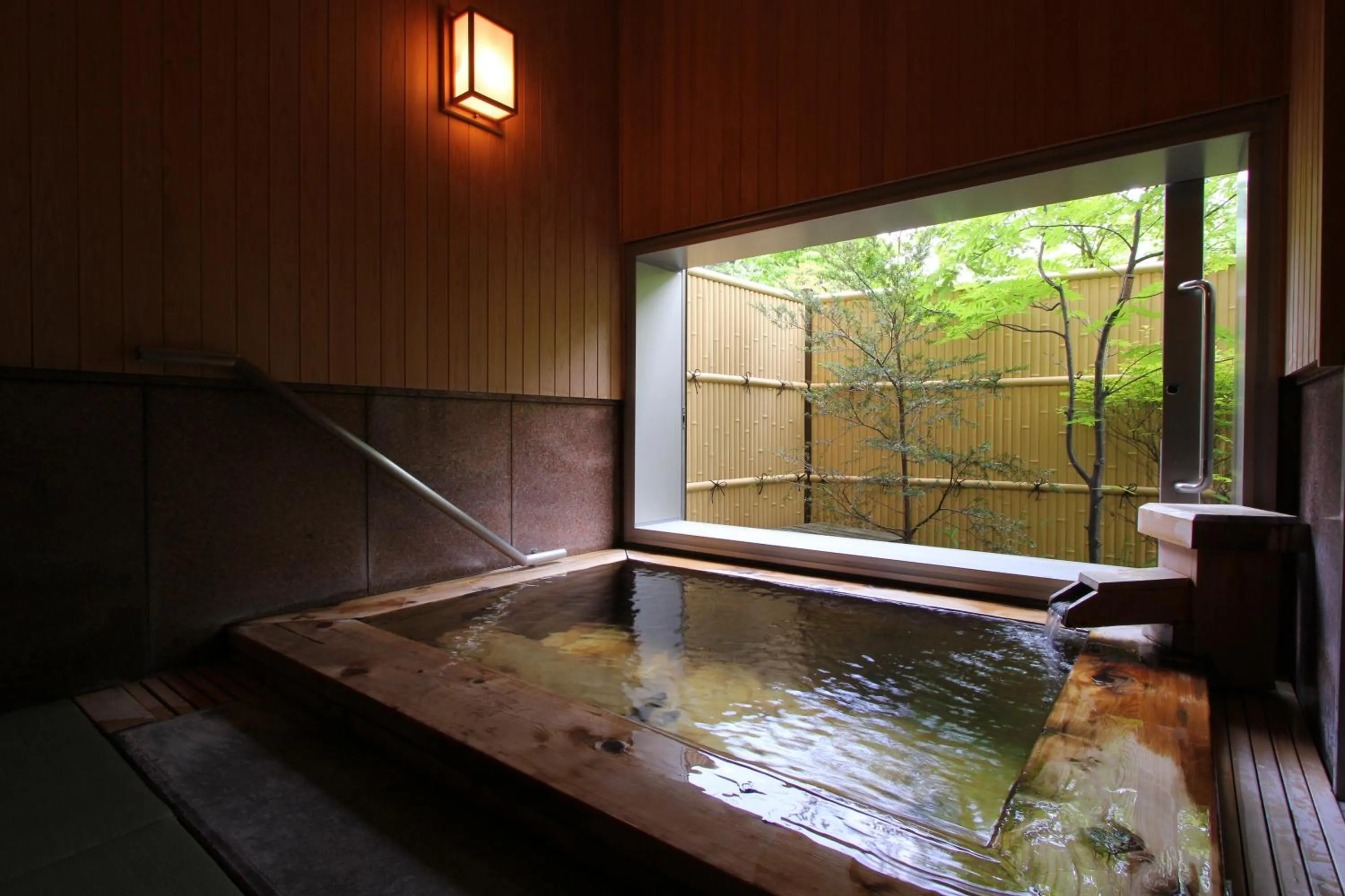 Hot Spring Bath in Keiryuso Siorie