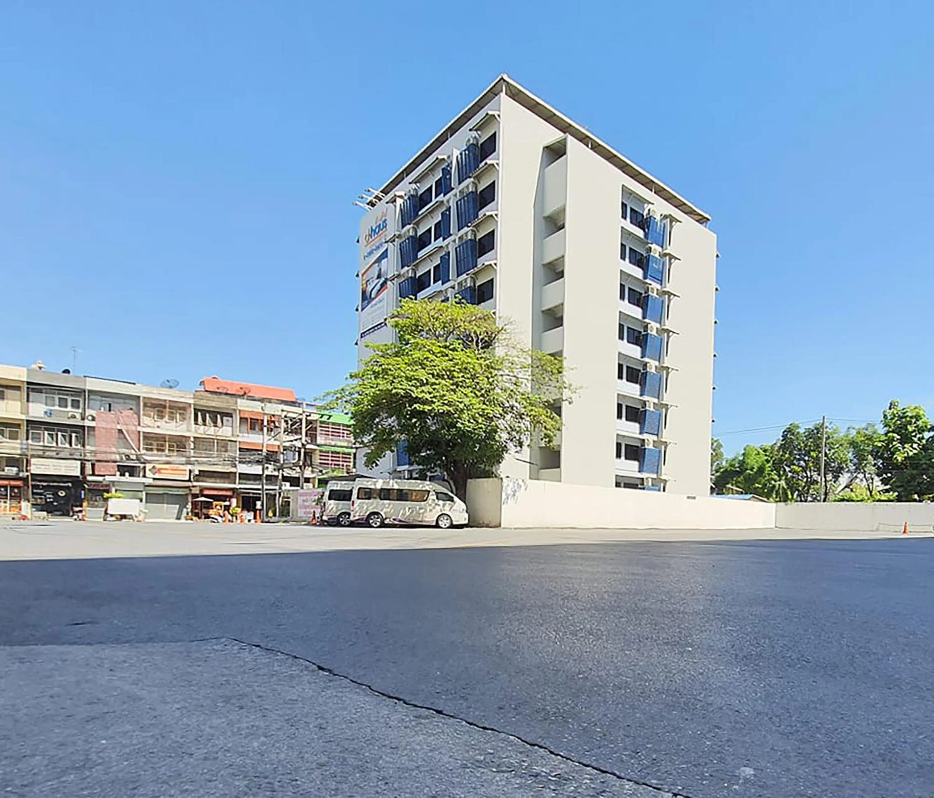 Property building in D haus Ngamwongwan Residence