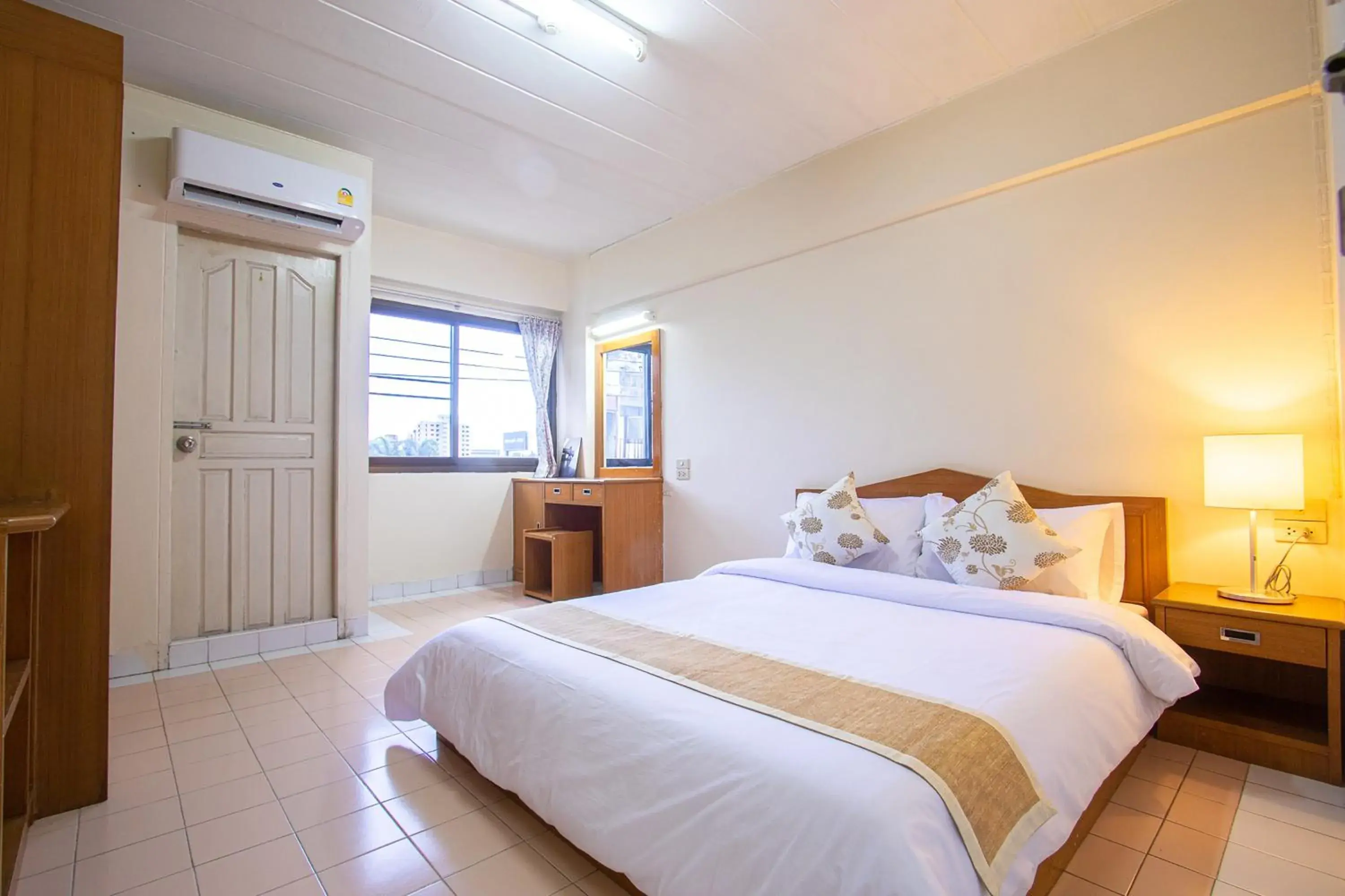 Superior Double or Twin Room in D haus Ngamwongwan Residence Superior Double or Twin Room in D haus Ngamwongwan Residence