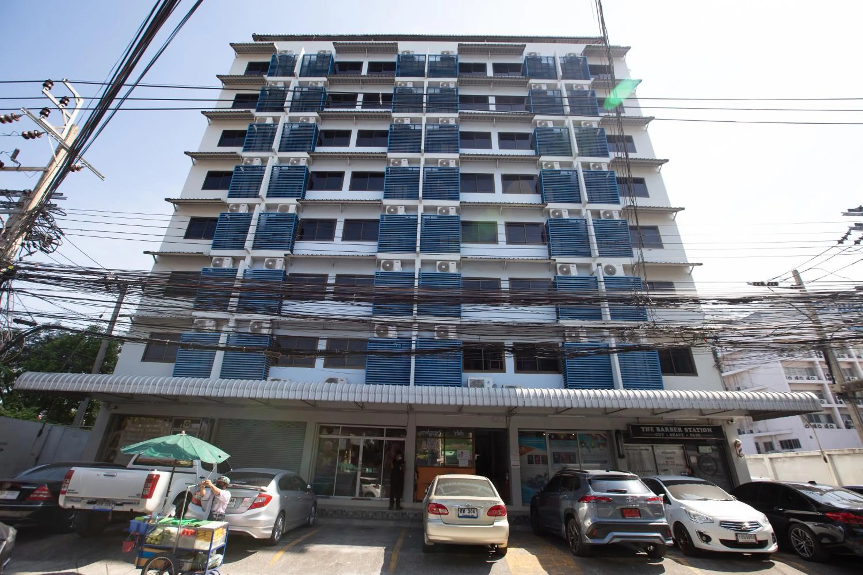 Property building in D haus Ngamwongwan Residence