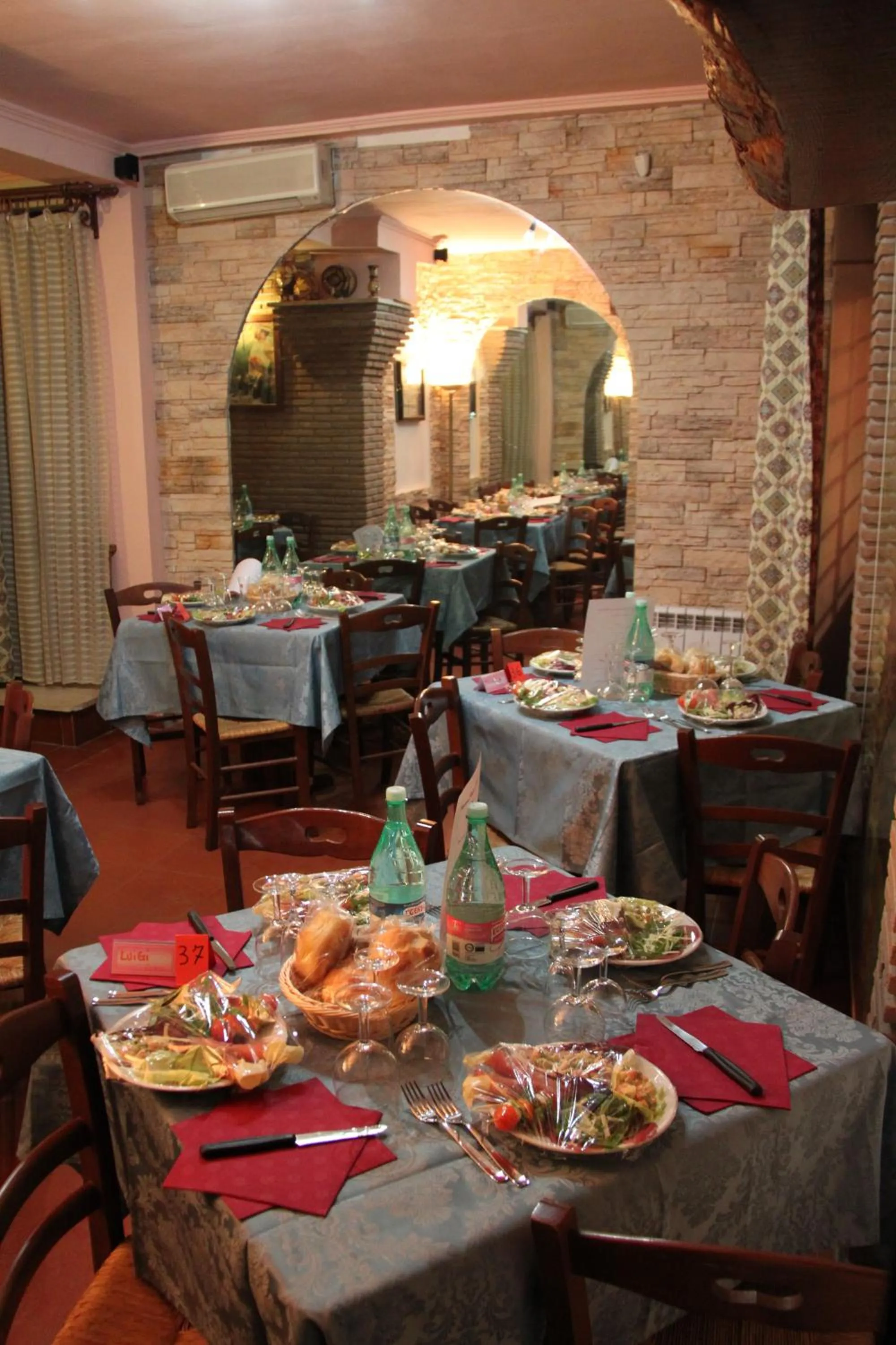 Restaurant/places to eat in Villa Patrizia