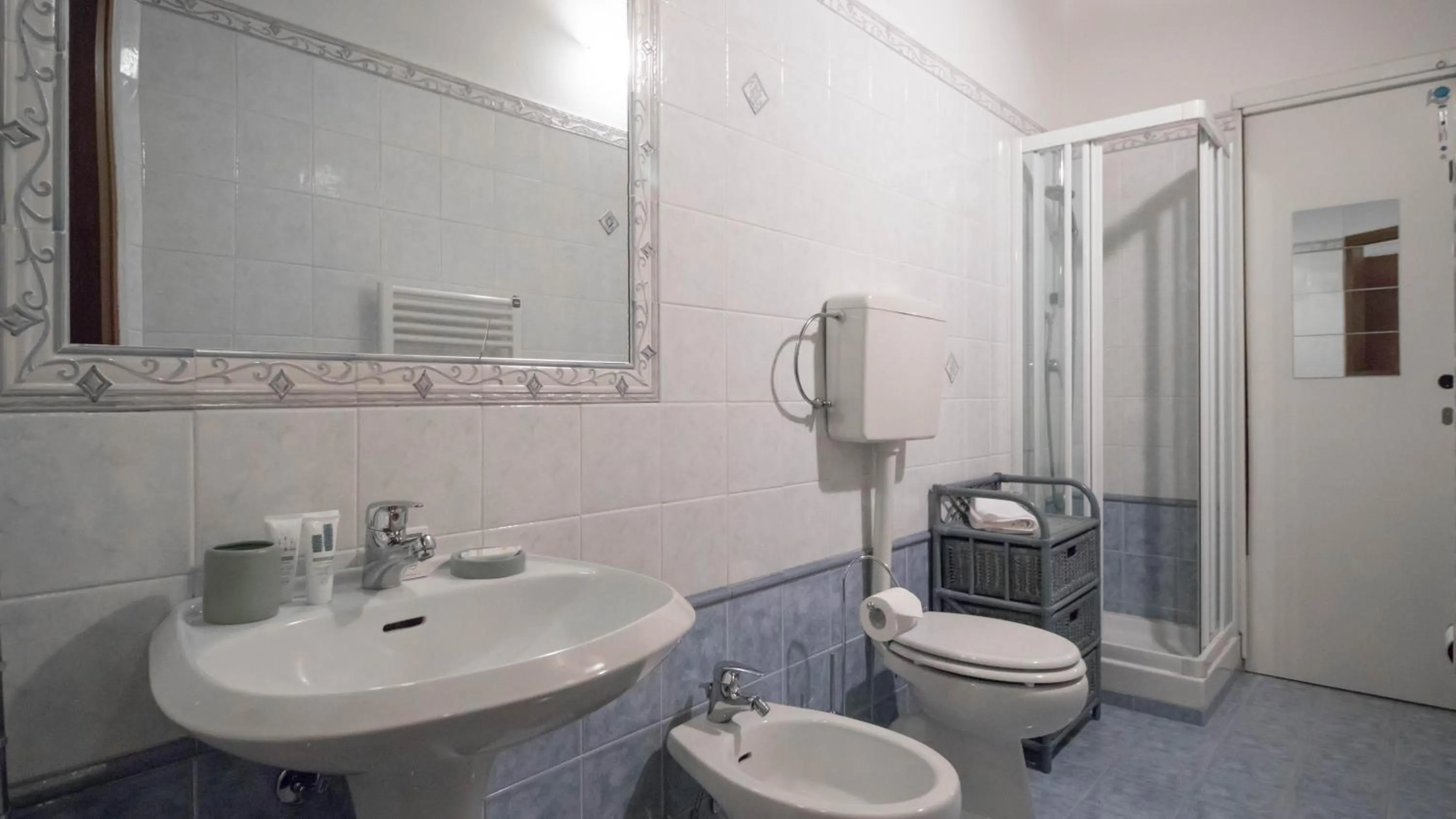 Bathroom in Italianway Easy - San Calocero 29