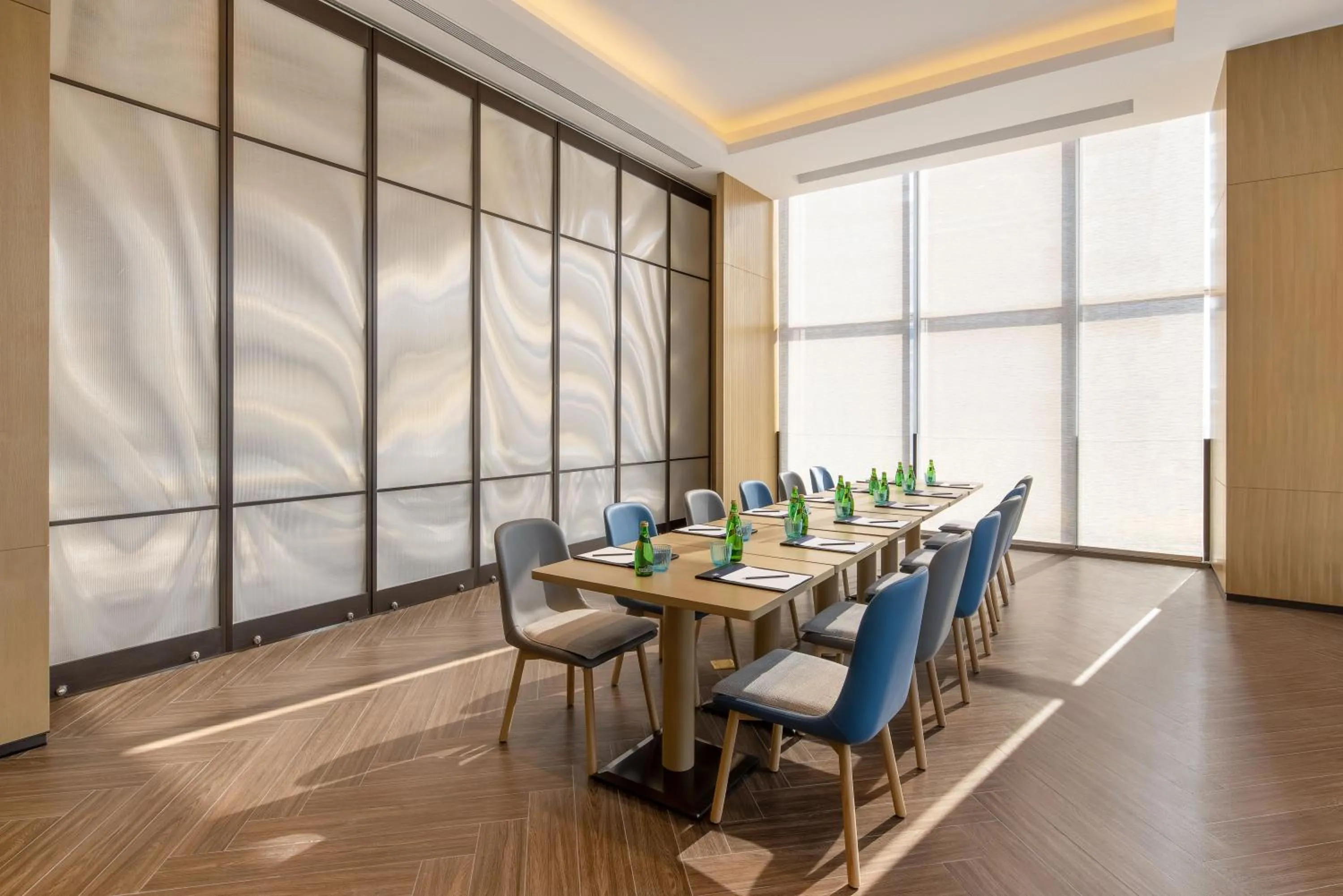 Meeting/conference room in Holiday Inn Express Qingdao Jinshui by IHG