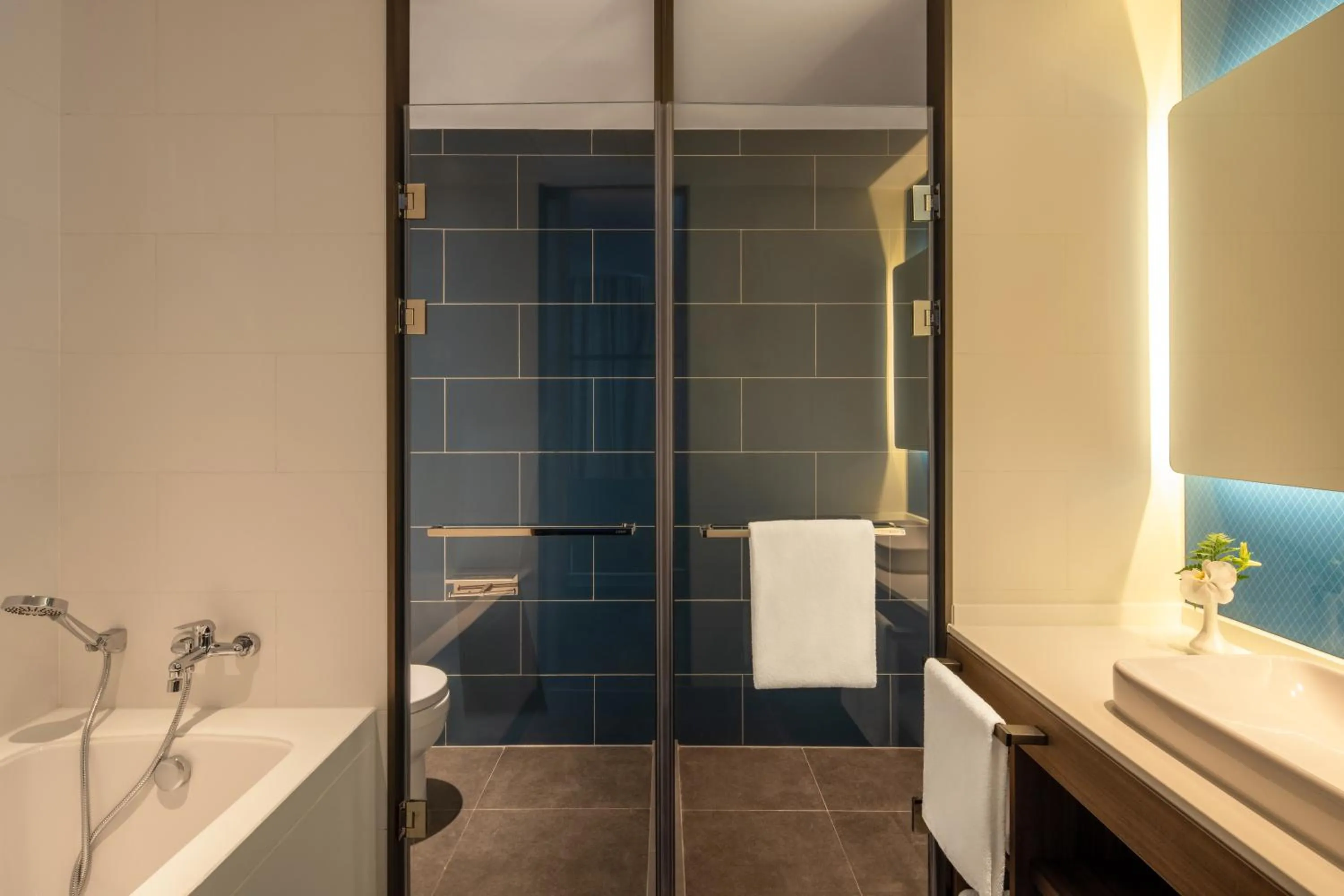 Toilet in Holiday Inn Express Qingdao Jinshui by IHG