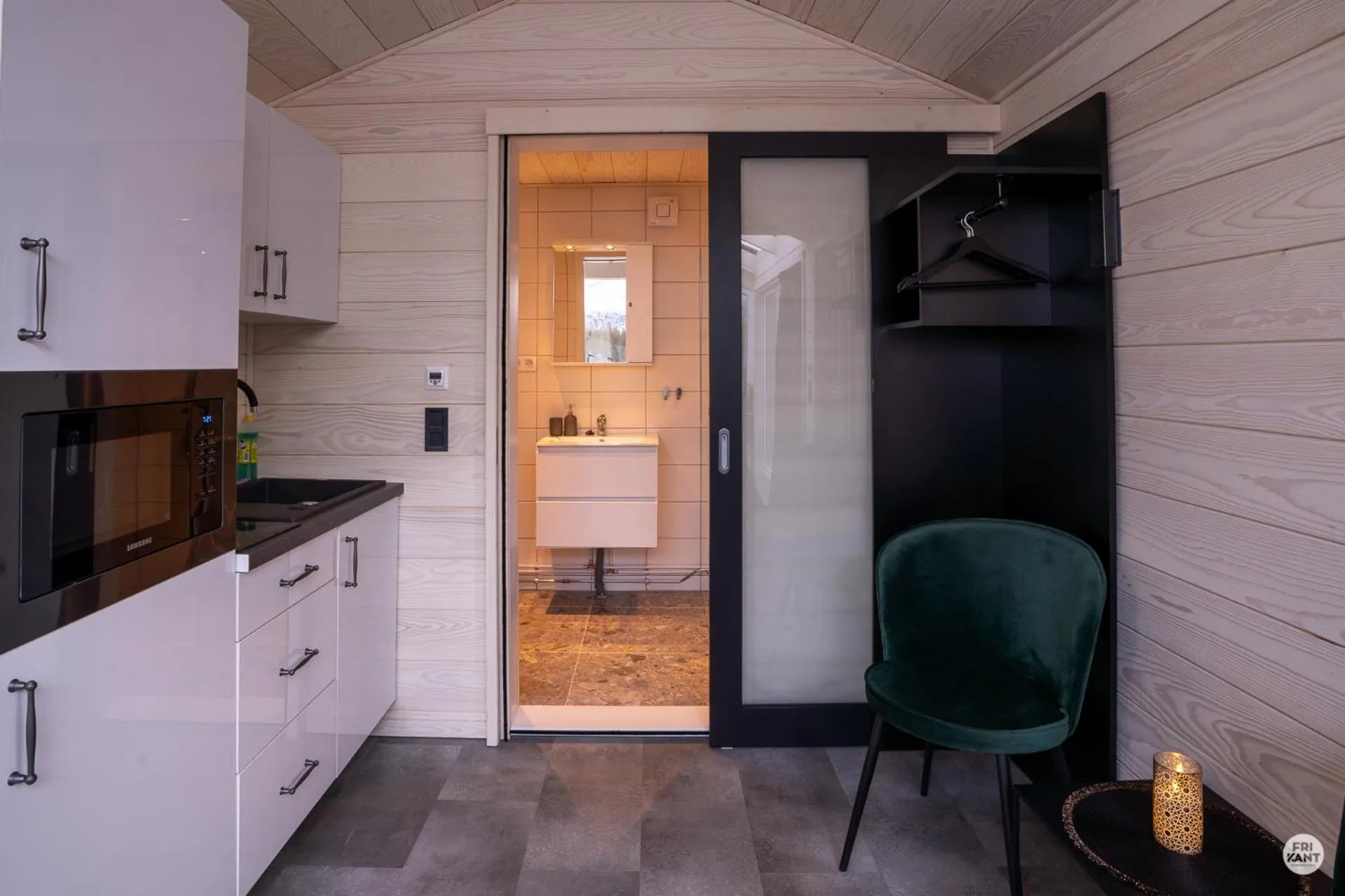 Kitchen or kitchenette in Flatmoen Natur Lodge