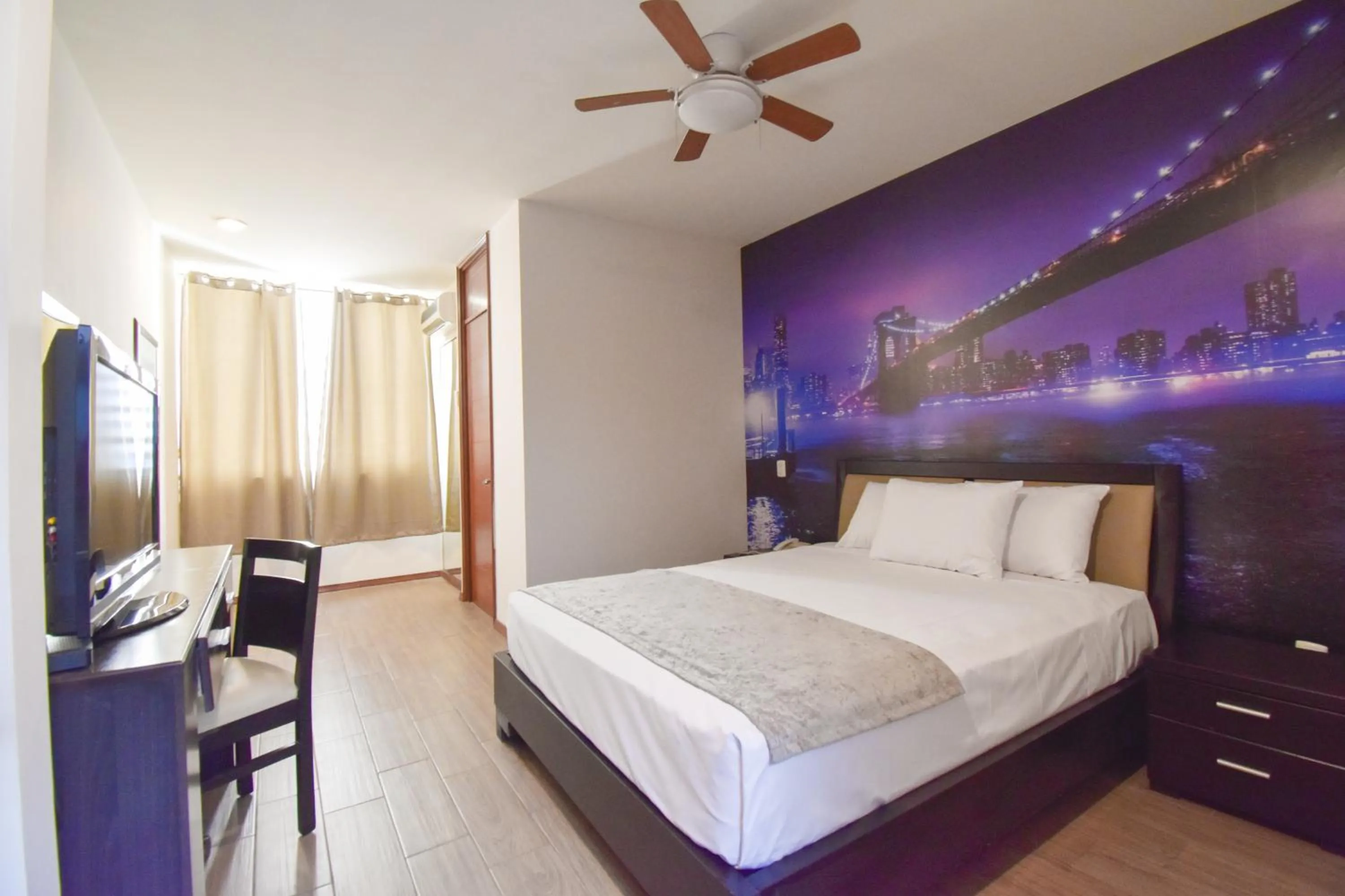 Photo of the whole room, Bed in Hotel Tötem Guadalajara