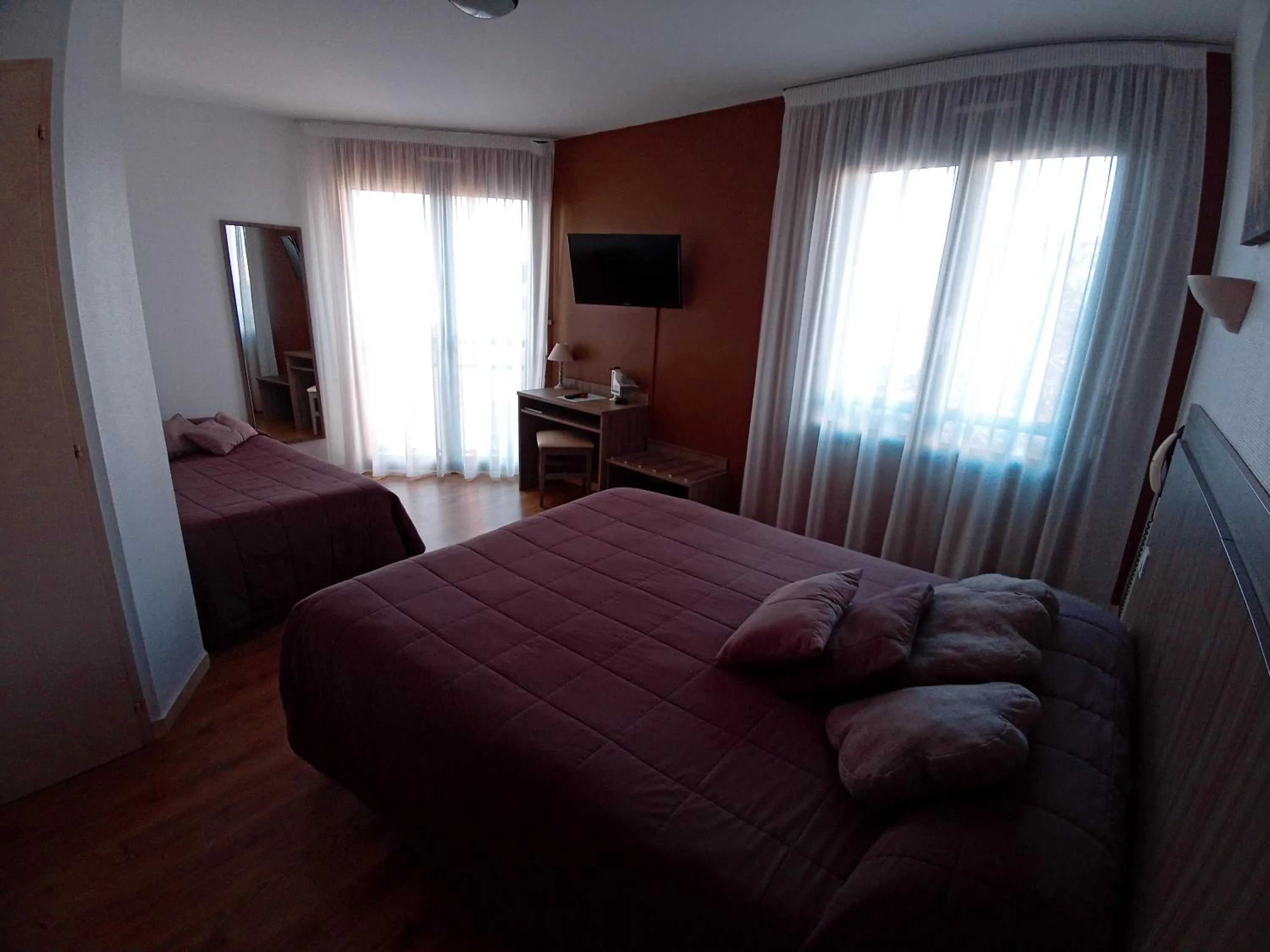 Photo of the whole room, Bed in La Sterne