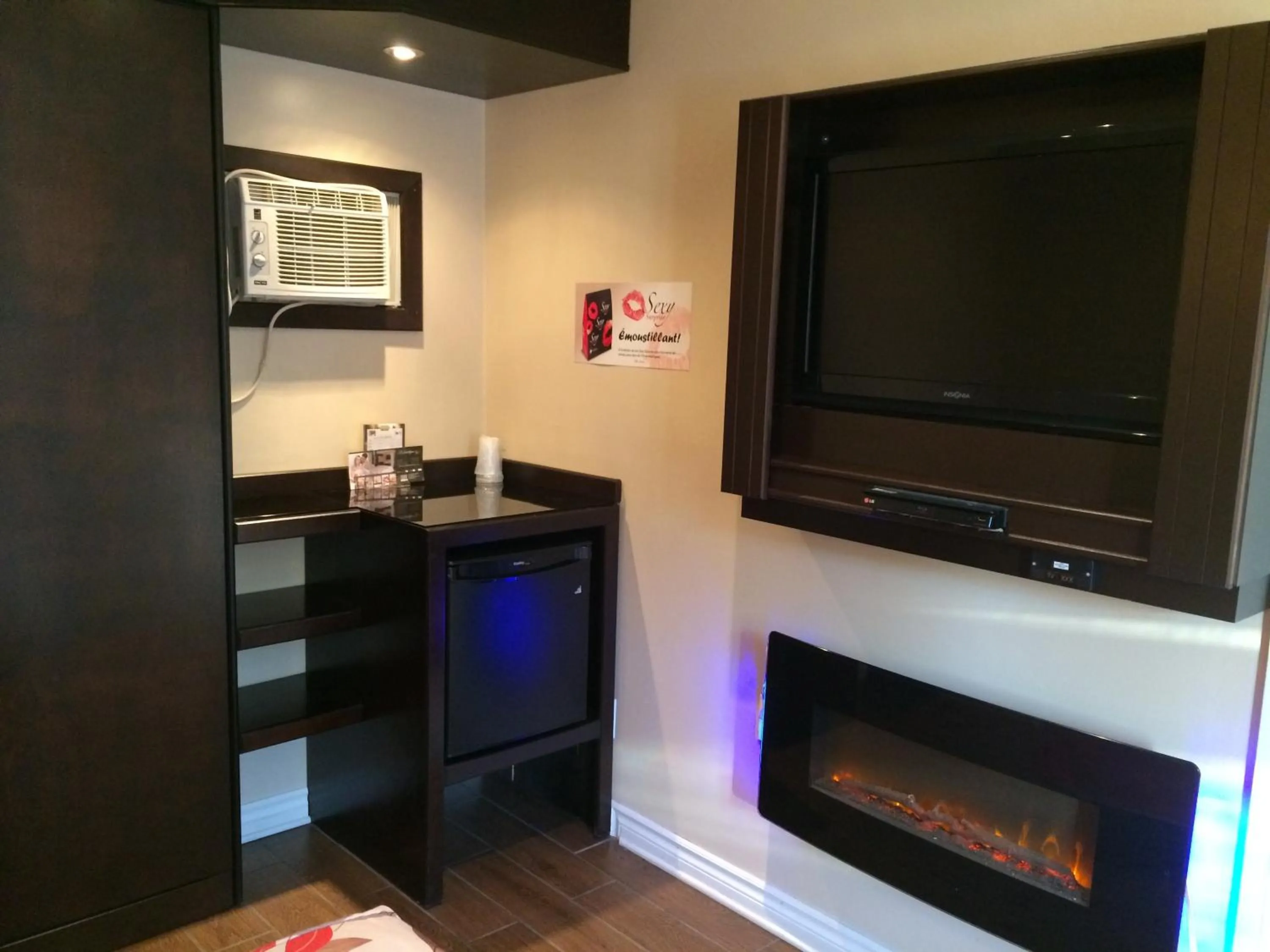 TV and multimedia in Olux Hotel-Motel-Suites