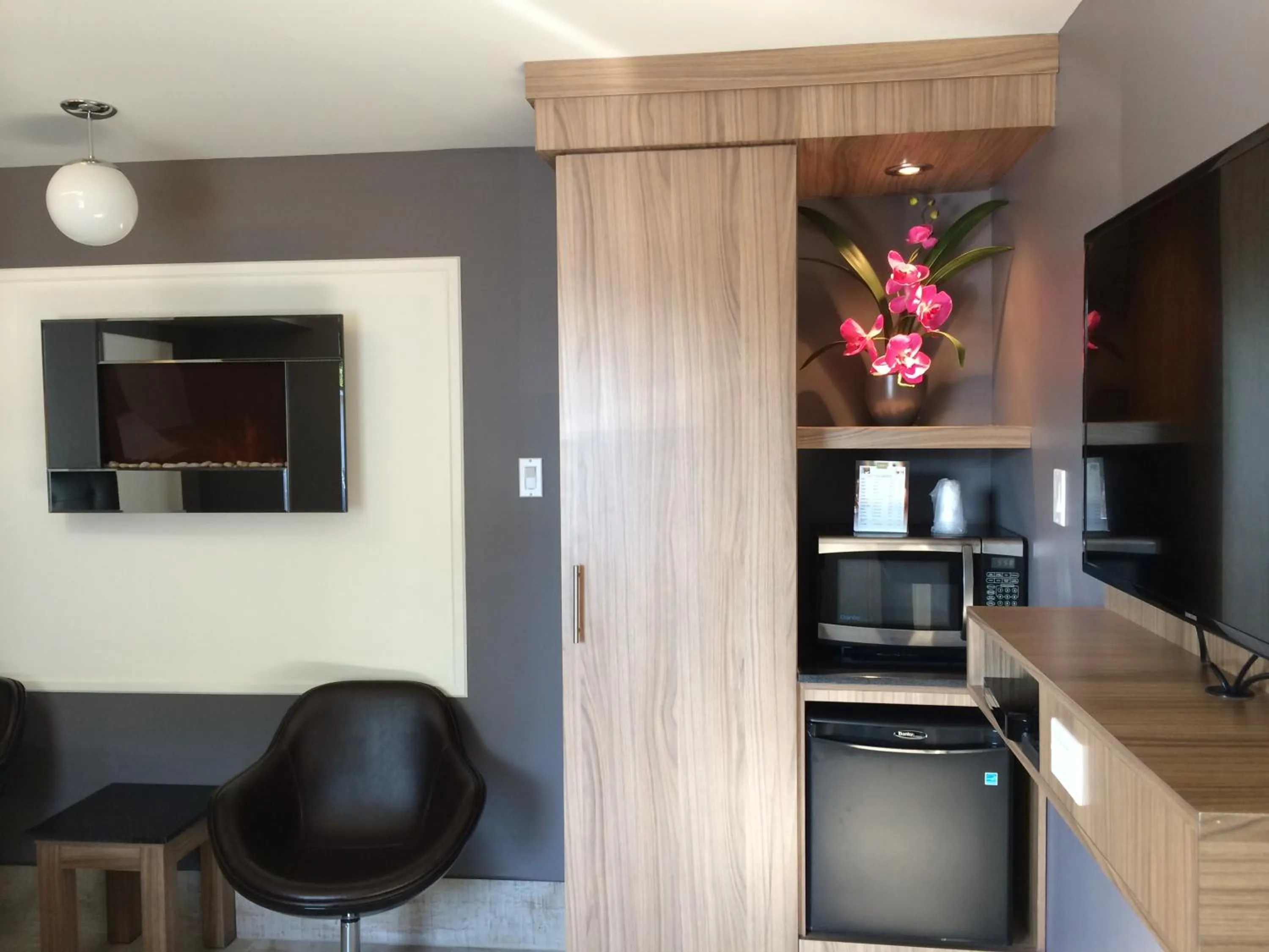 TV and multimedia in Olux Hotel-Motel-Suites