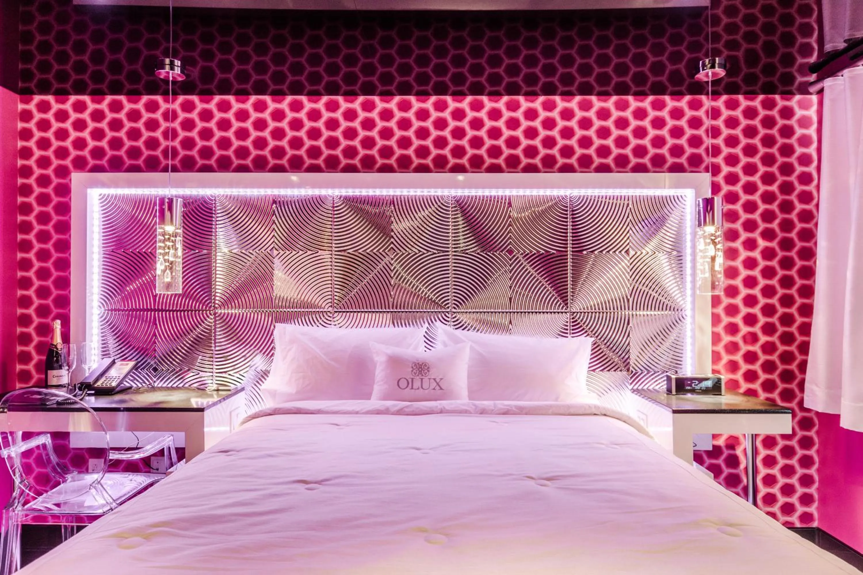 Bed in Olux Hotel-Motel-Suites