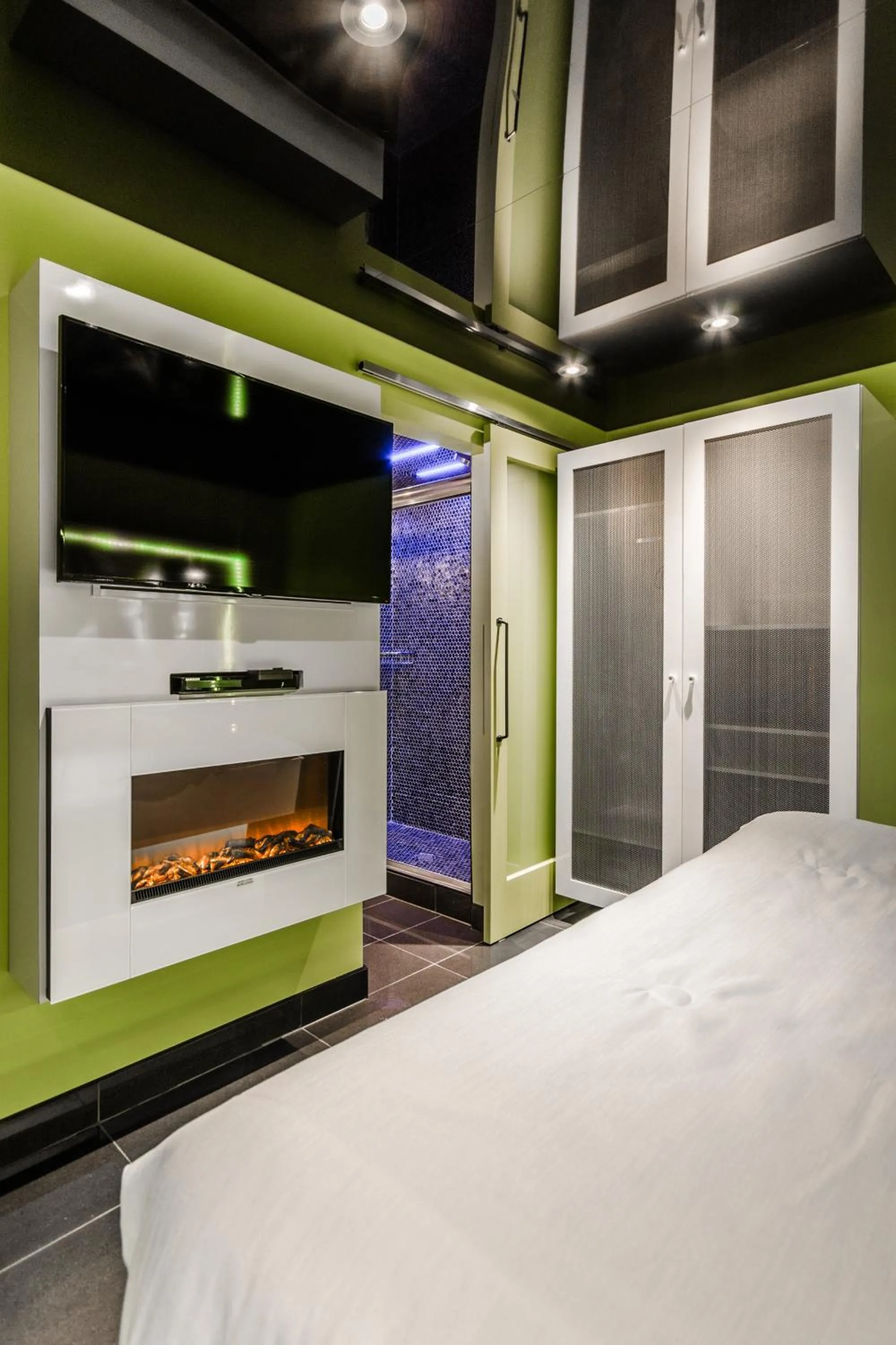 TV and multimedia, Bed in Olux Hotel-Motel-Suites