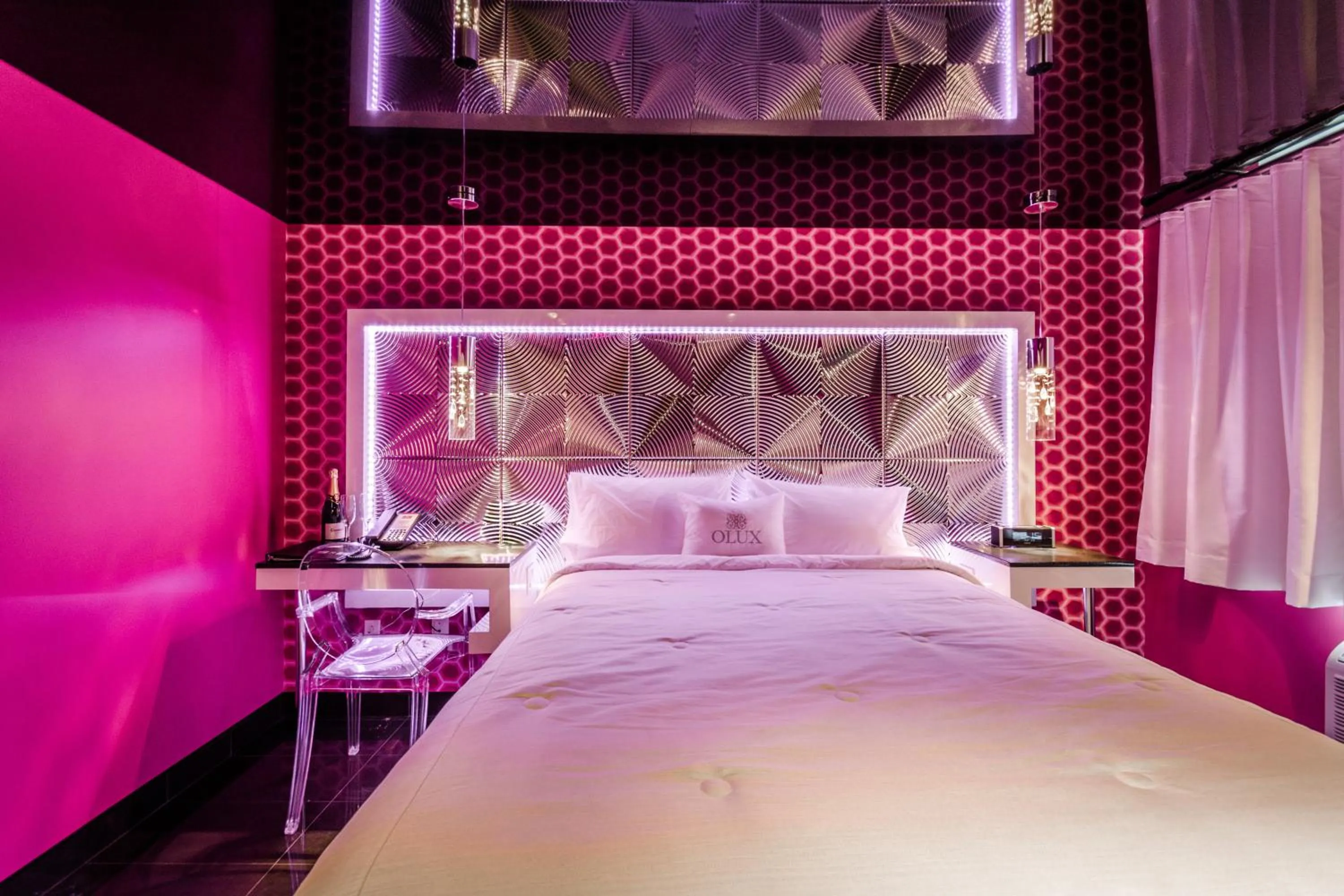 Bedroom, Bed in Olux Hotel-Motel-Suites