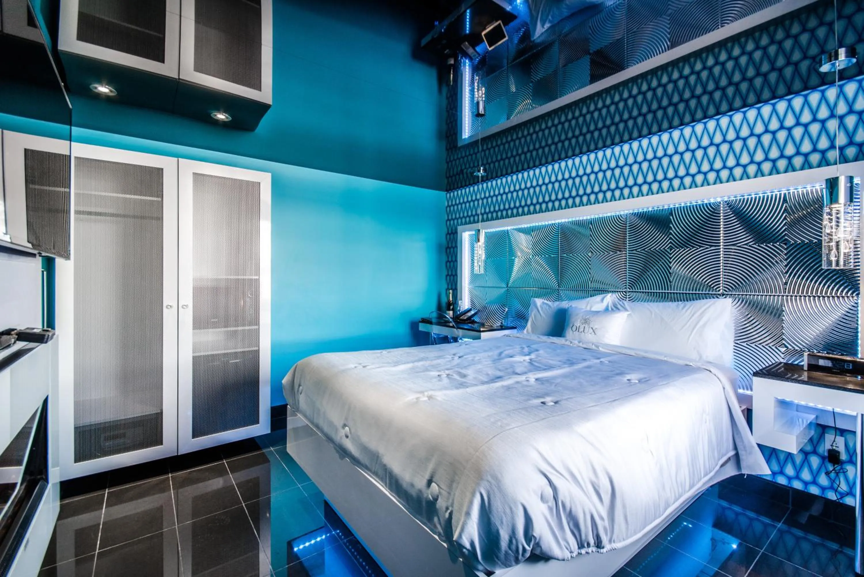 Bedroom, Bed in Olux Hotel-Motel-Suites