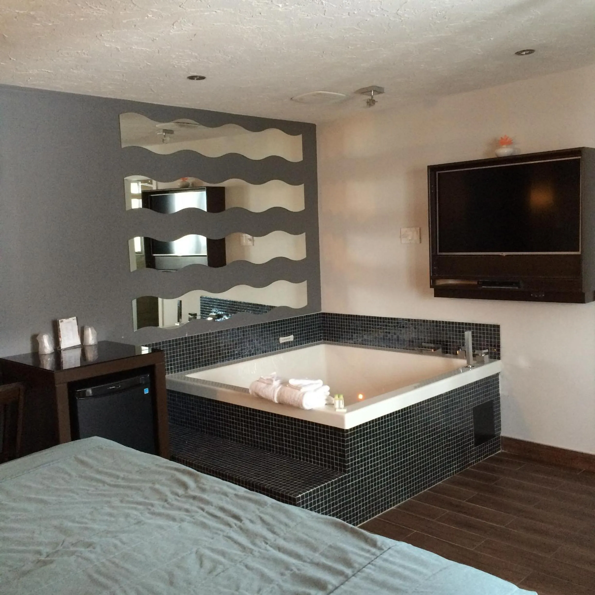 TV and multimedia, Bed in Olux Hotel-Motel-Suites