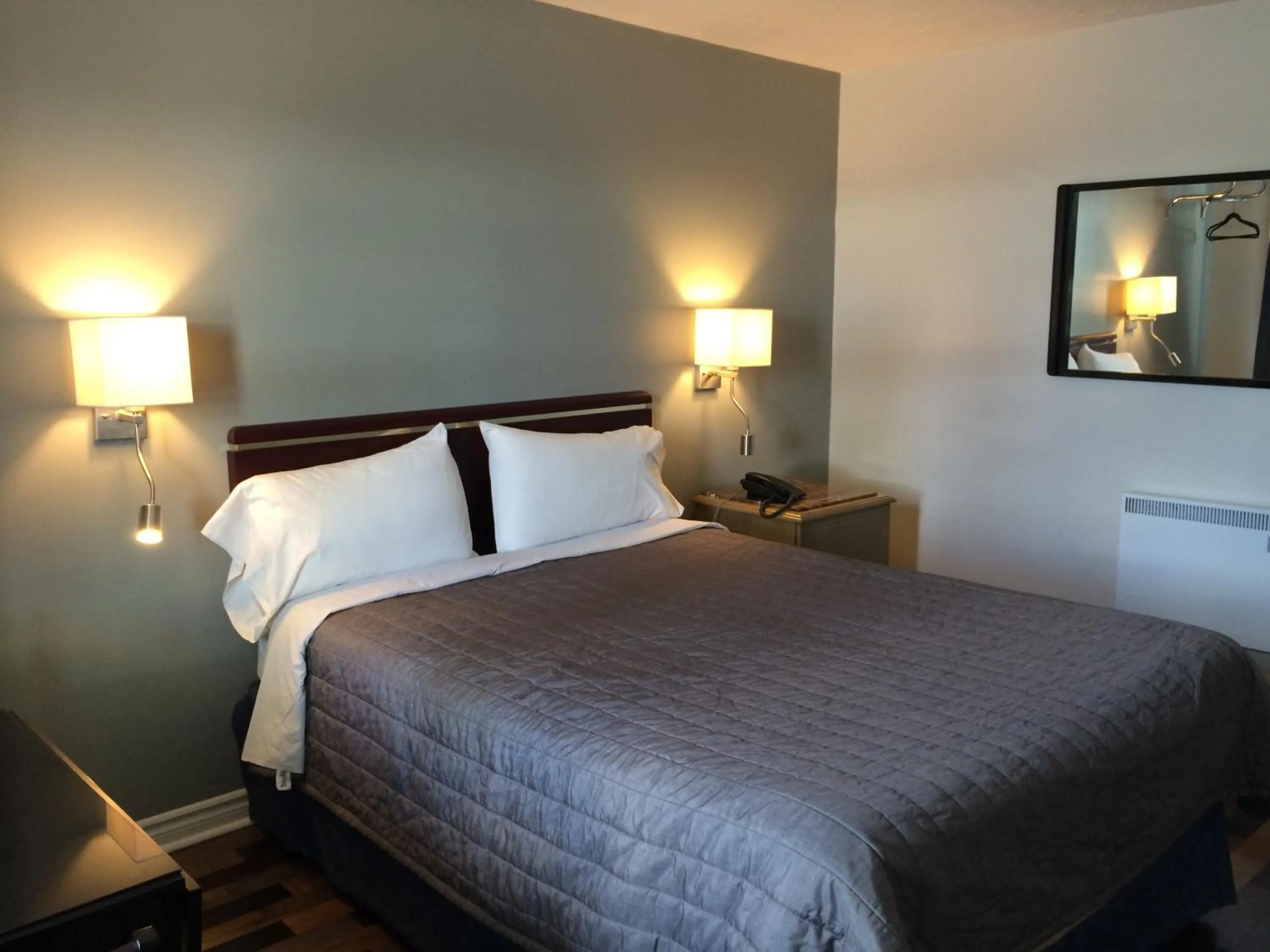 Bed in Olux Hotel-Motel-Suites