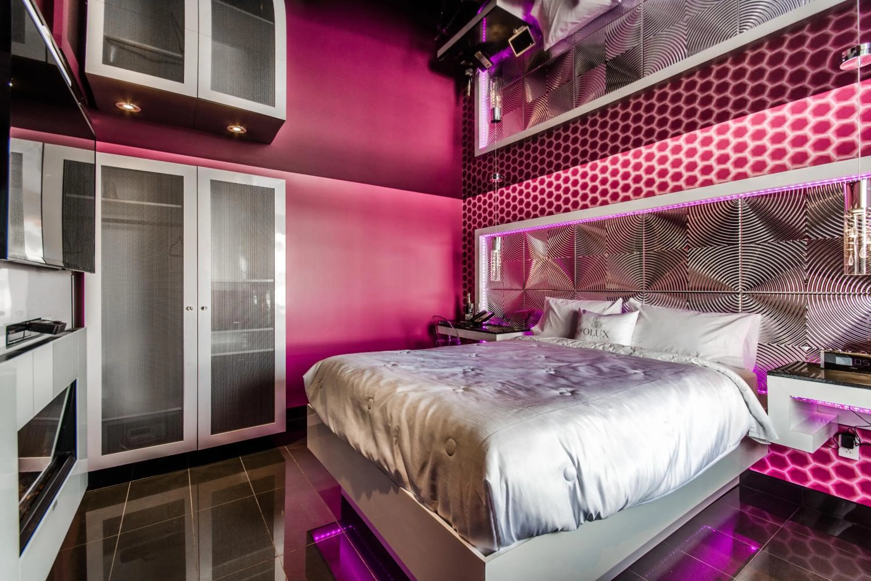 Bedroom, Bed in Olux Hotel-Motel-Suites