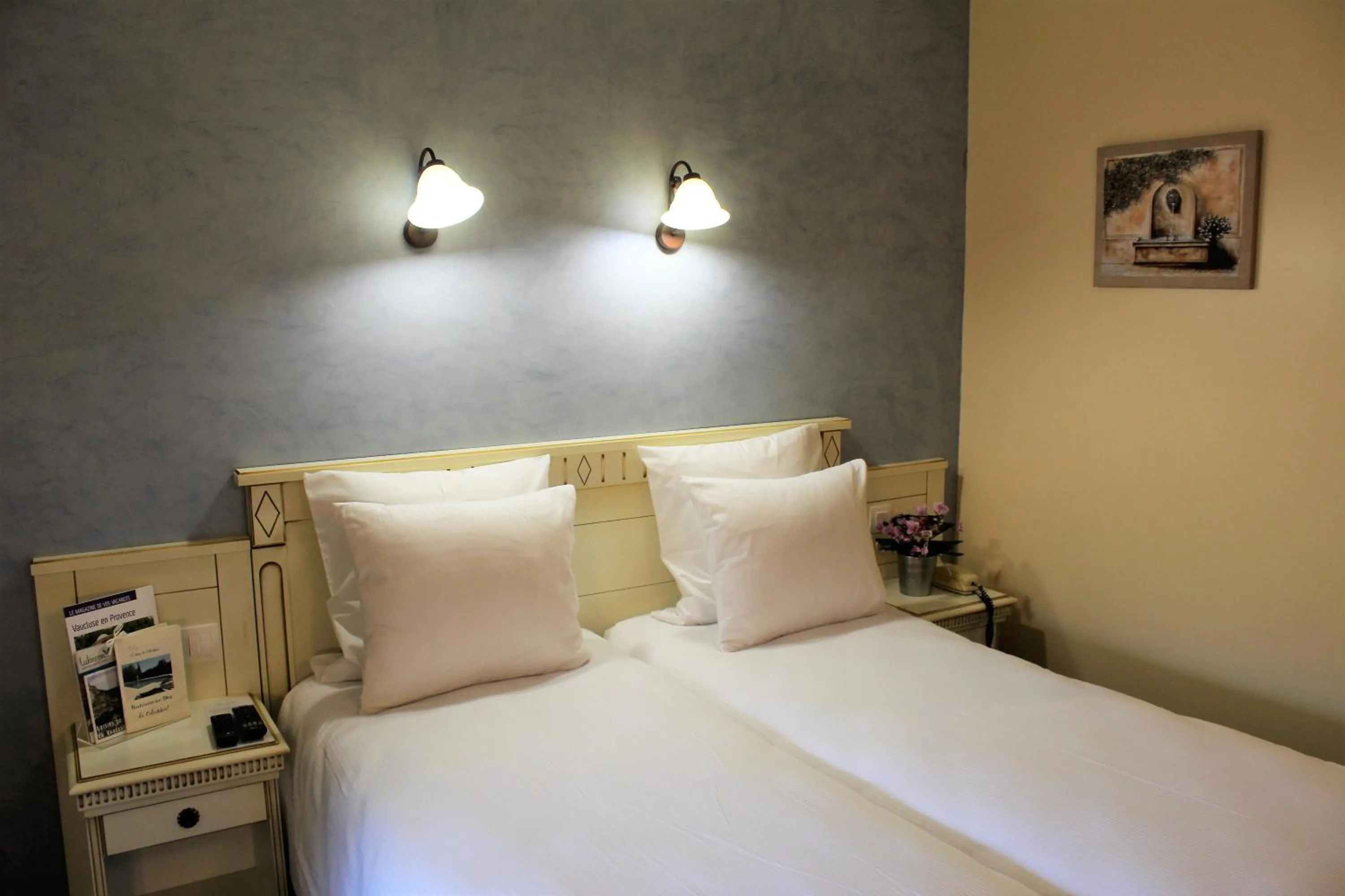 Bedroom, Bed in Le Mas Du Colombier