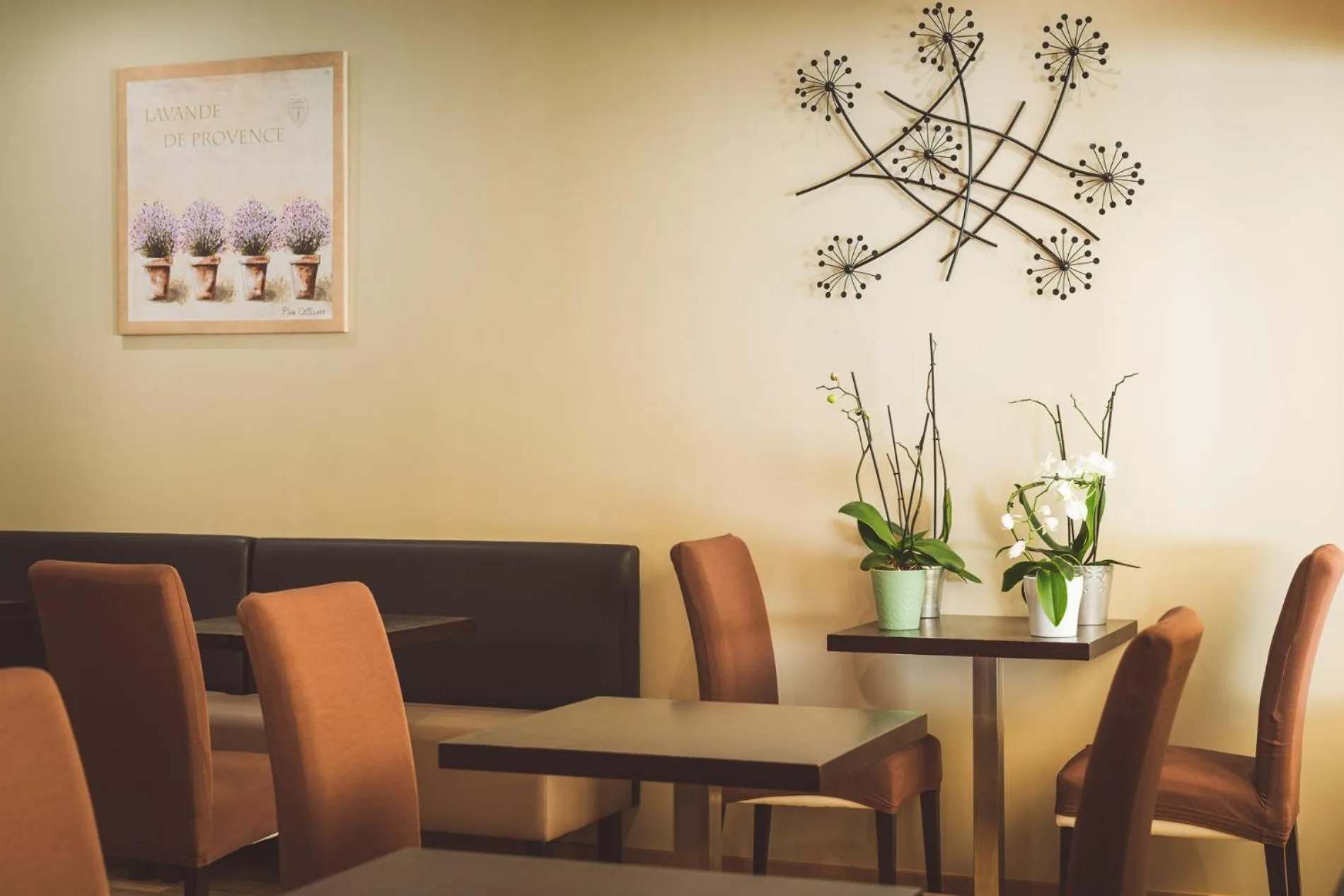 Restaurant/places to eat in Le Mas Du Colombier