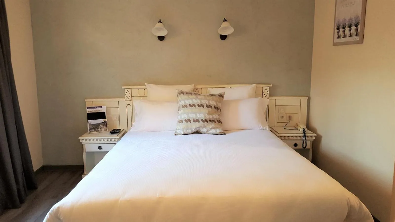 Bedroom, Bed in Le Mas Du Colombier