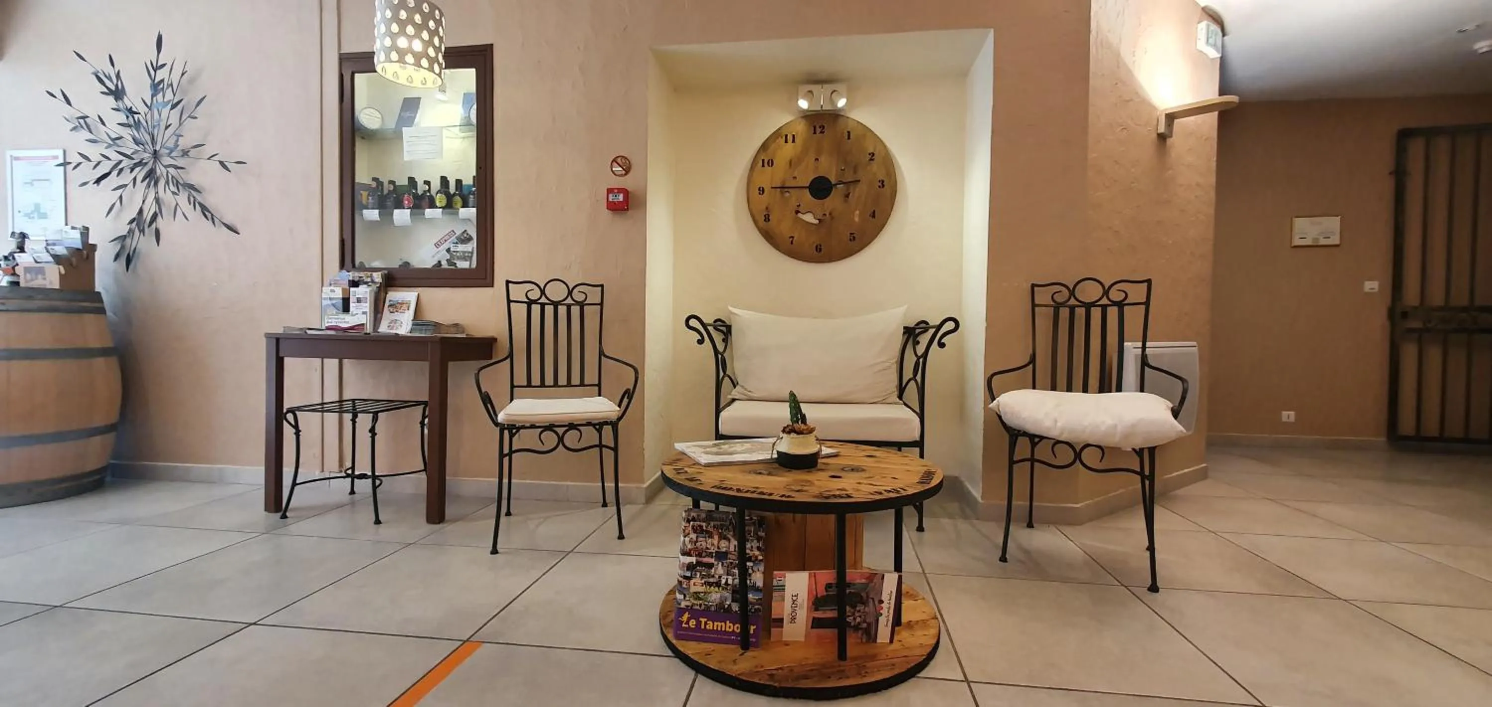 Lobby or reception in Le Mas Du Colombier