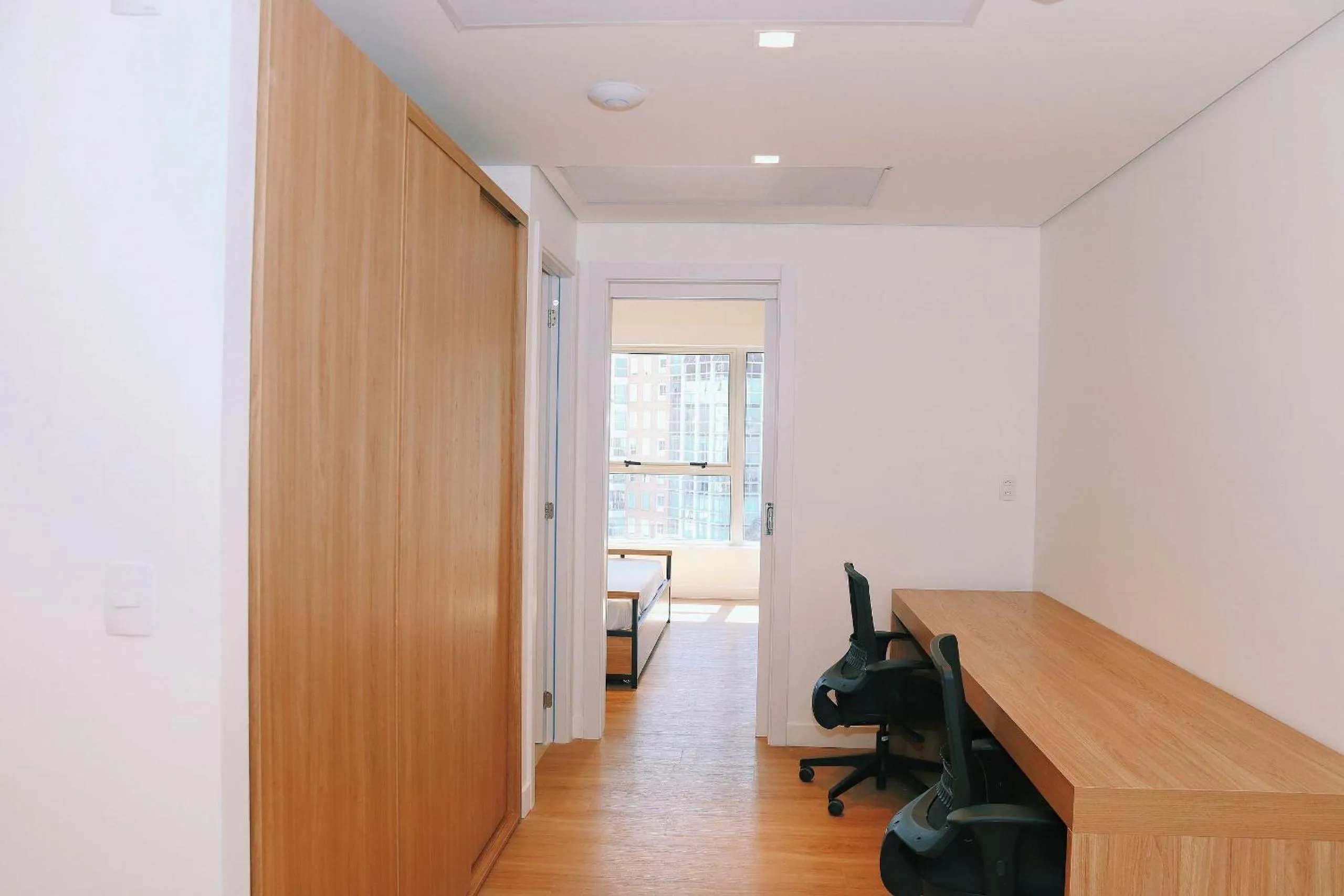 Seating area in Atrium Studios by Xtay - Studio moderno em Pedra Branca - Caminhe até o Centro Empresarial e Unisul