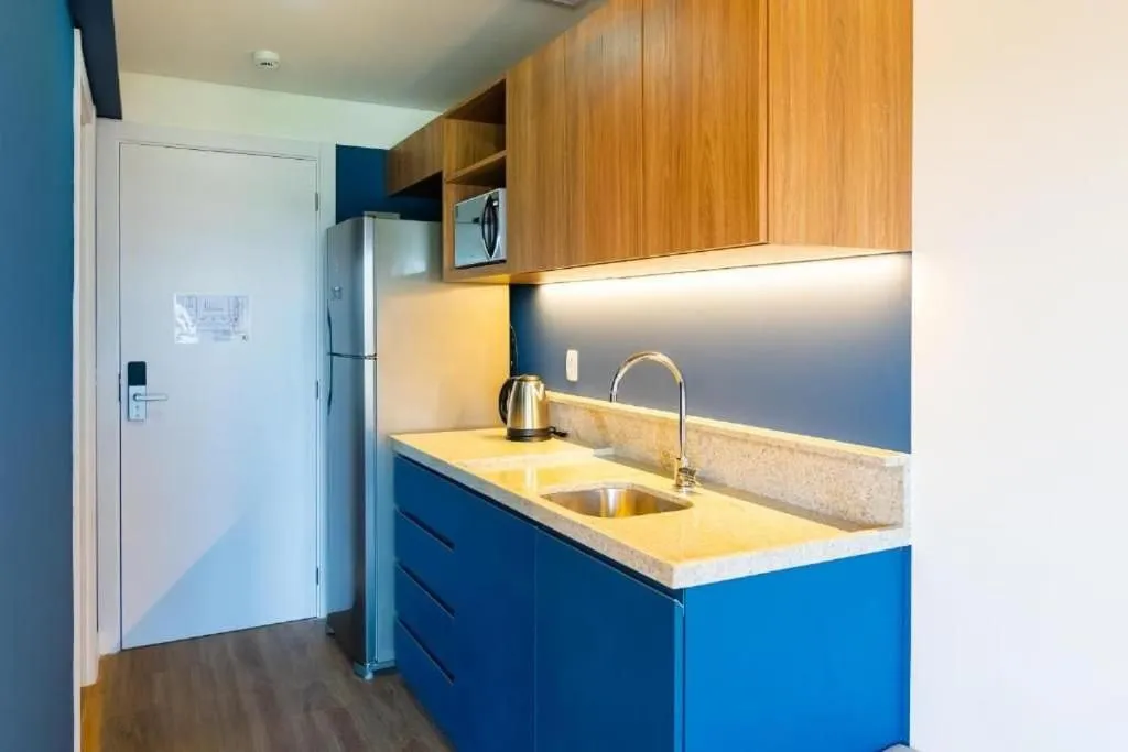 Kitchen or kitchenette in Atrium Studios by Xtay - Conforto em Palhoça, a poucos metros da praia