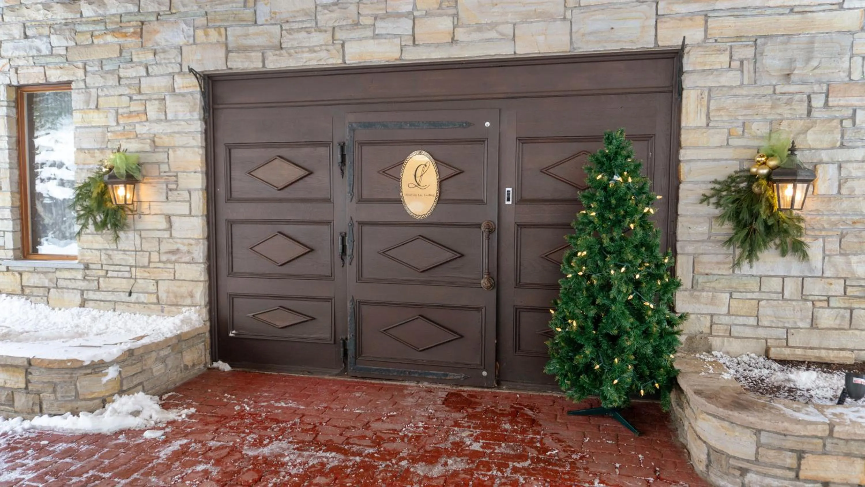 Facade/entrance in Hôtel et Centre de Villégiature Lac Carling