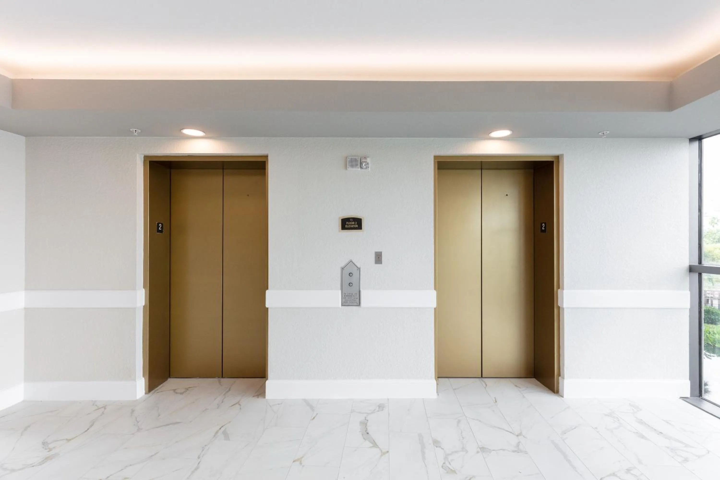 elevator in Westgate Palace Hotel - Universal - I-Drive