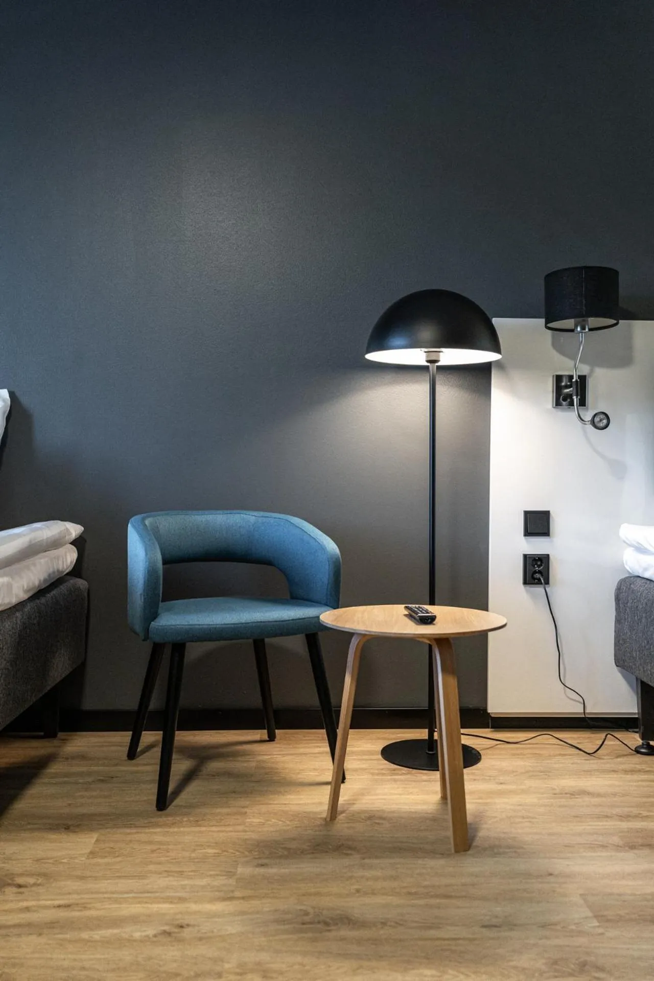 Seating area in Hotelli Sointu by UHANDA