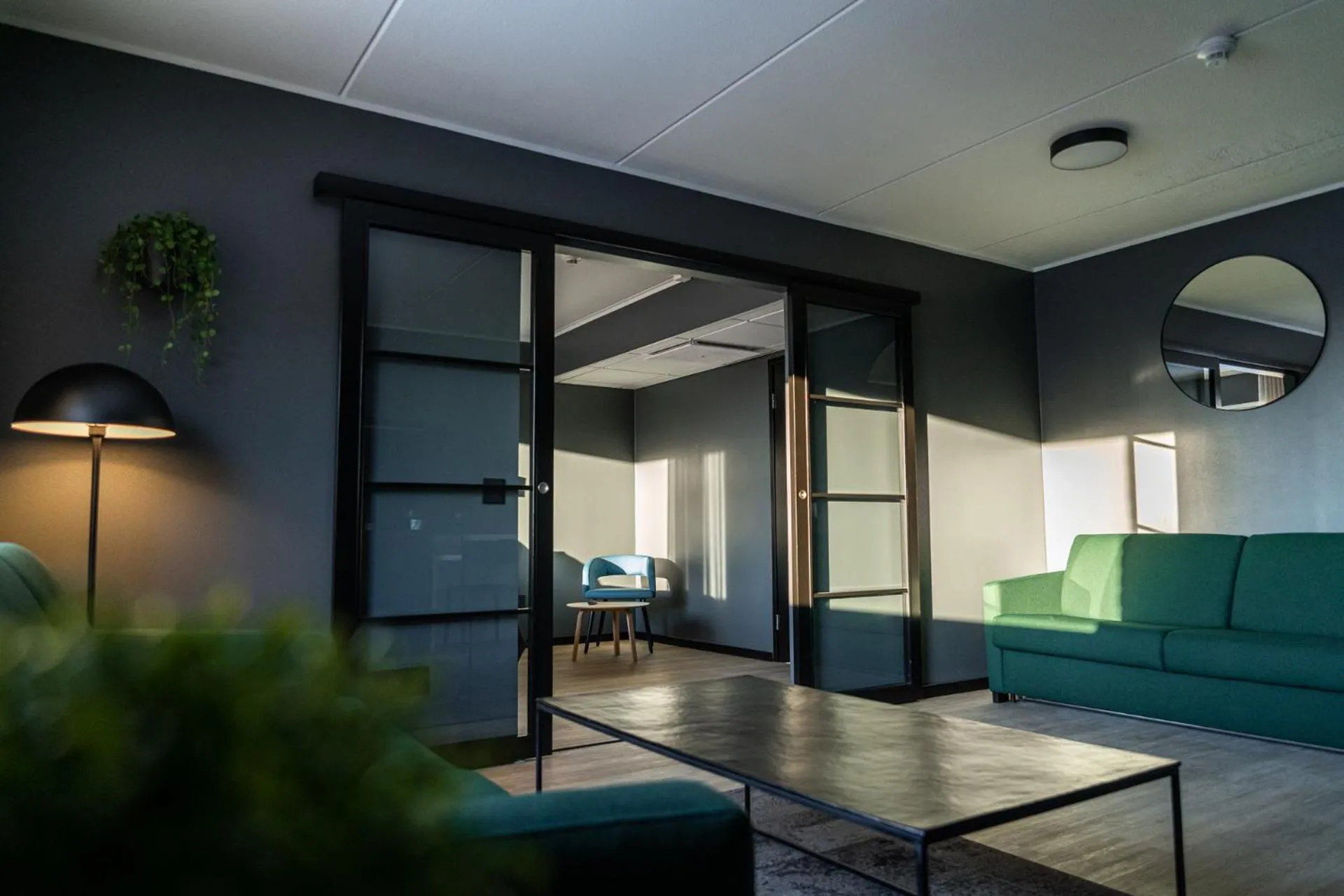 Living room in Hotelli Sointu by UHANDA