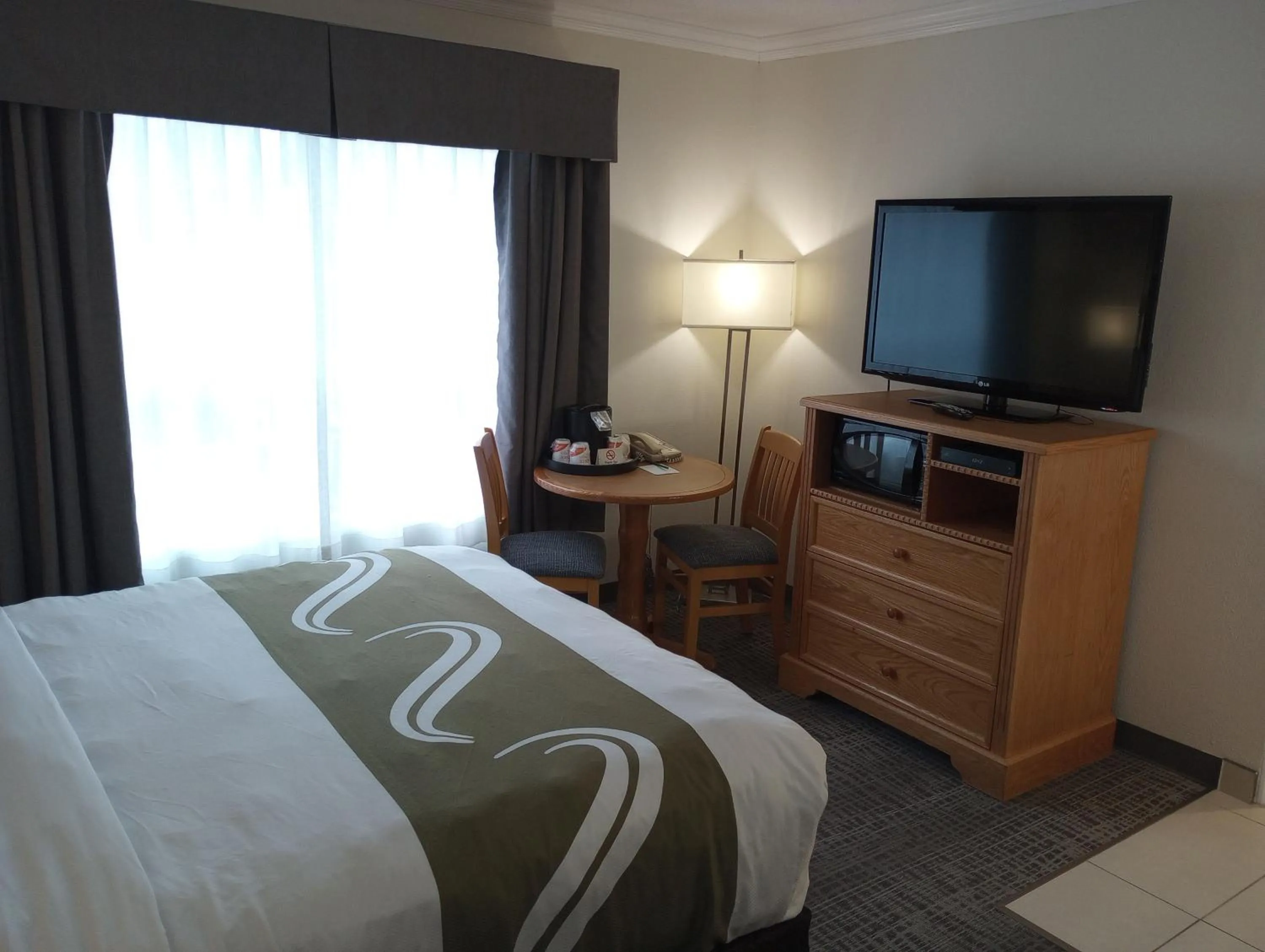 Bed in Quality Inn Downtown Inner Harbour