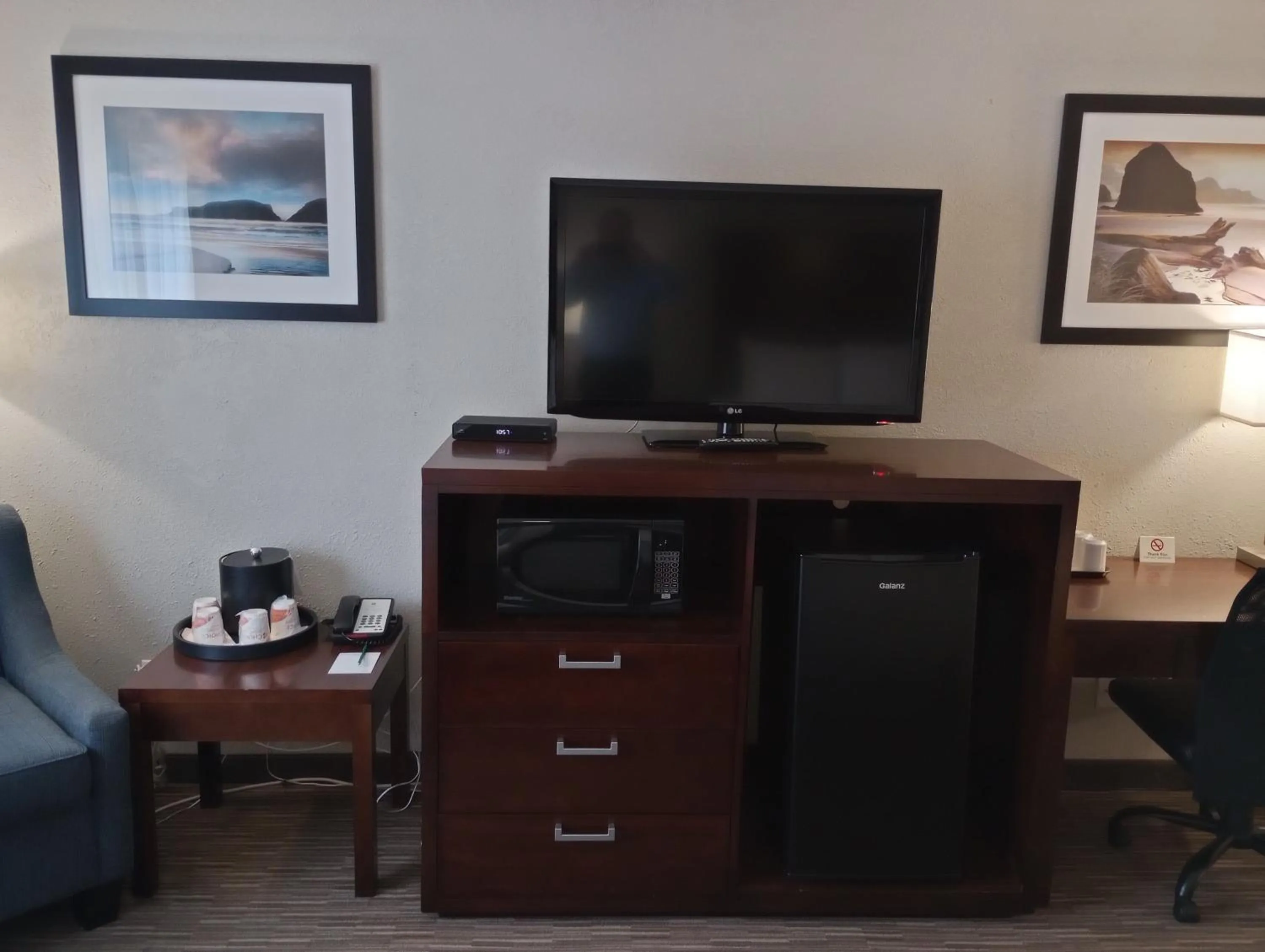 TV and multimedia in Quality Inn Downtown Inner Harbour