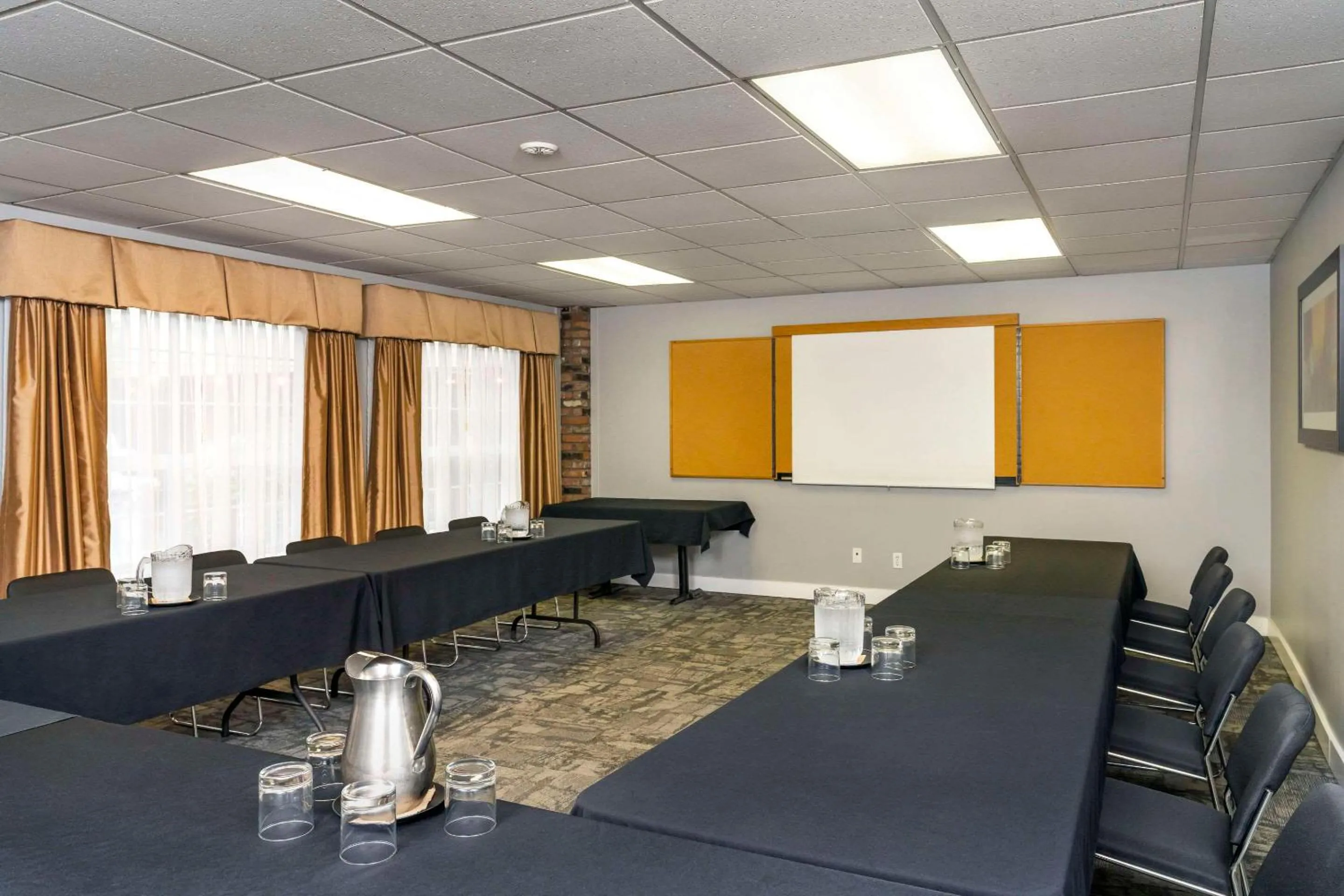 Meeting/conference room in Quality Inn Downtown Inner Harbour